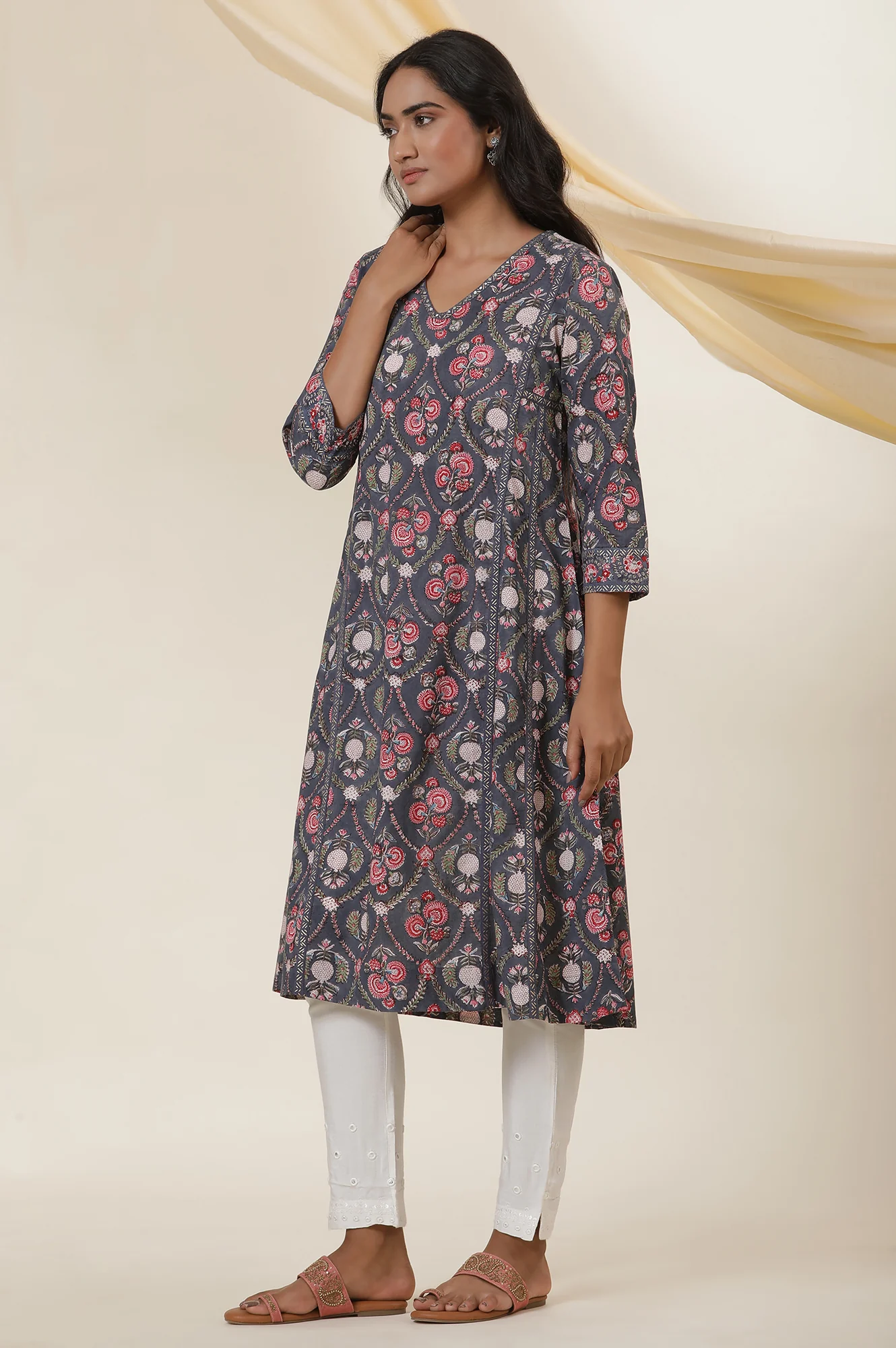 Grey V-Neck Panelled Kurta - Image 3