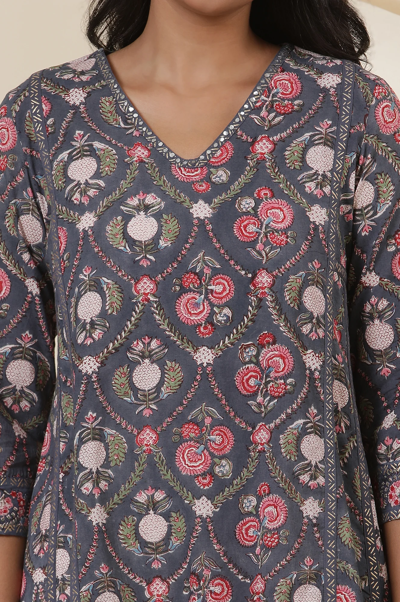 Grey V-Neck Panelled Kurta - Image 7