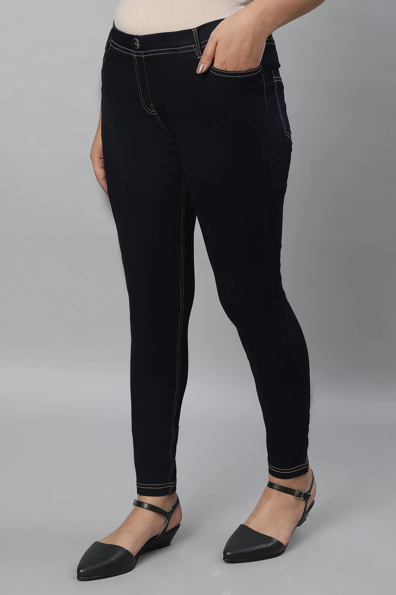 Navy Blue Solid Skinny Fit Denim Jeggings With Slip On Closure - Image 3
