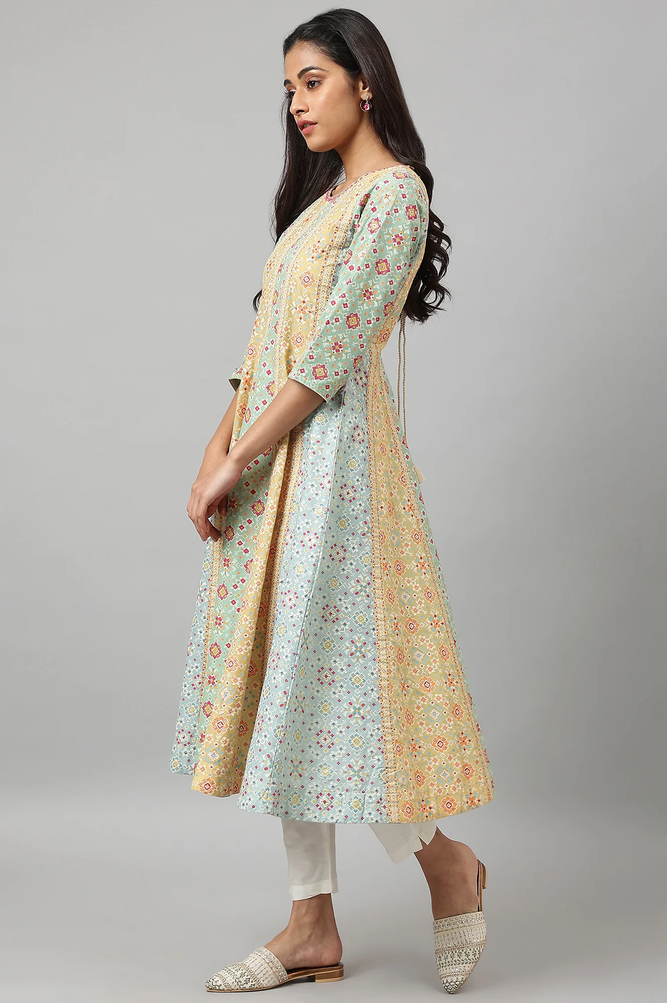 Light Green And Yellow Panelled Kurta With Bead Work - Image 3