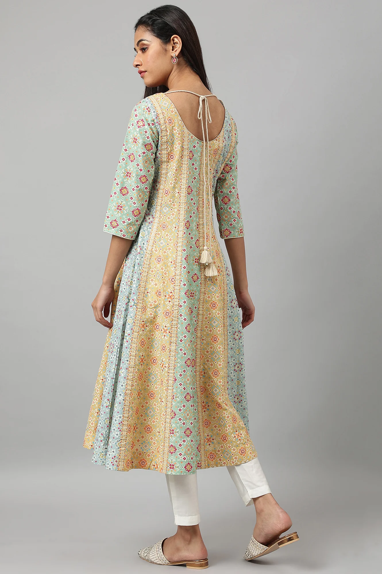 Light Green And Yellow Panelled Kurta With Bead Work - Image 4