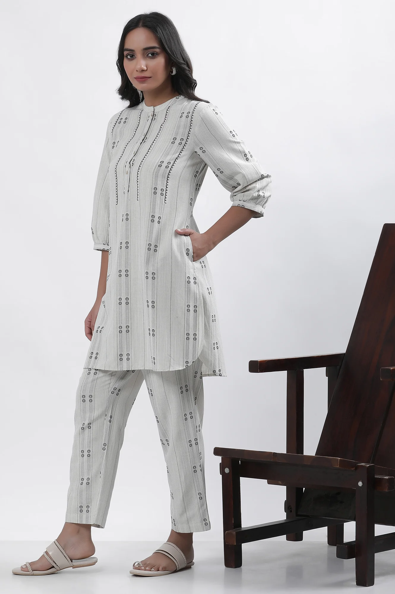 Light Grey Yarn Dyed Tunic And Pants Set - Image 3