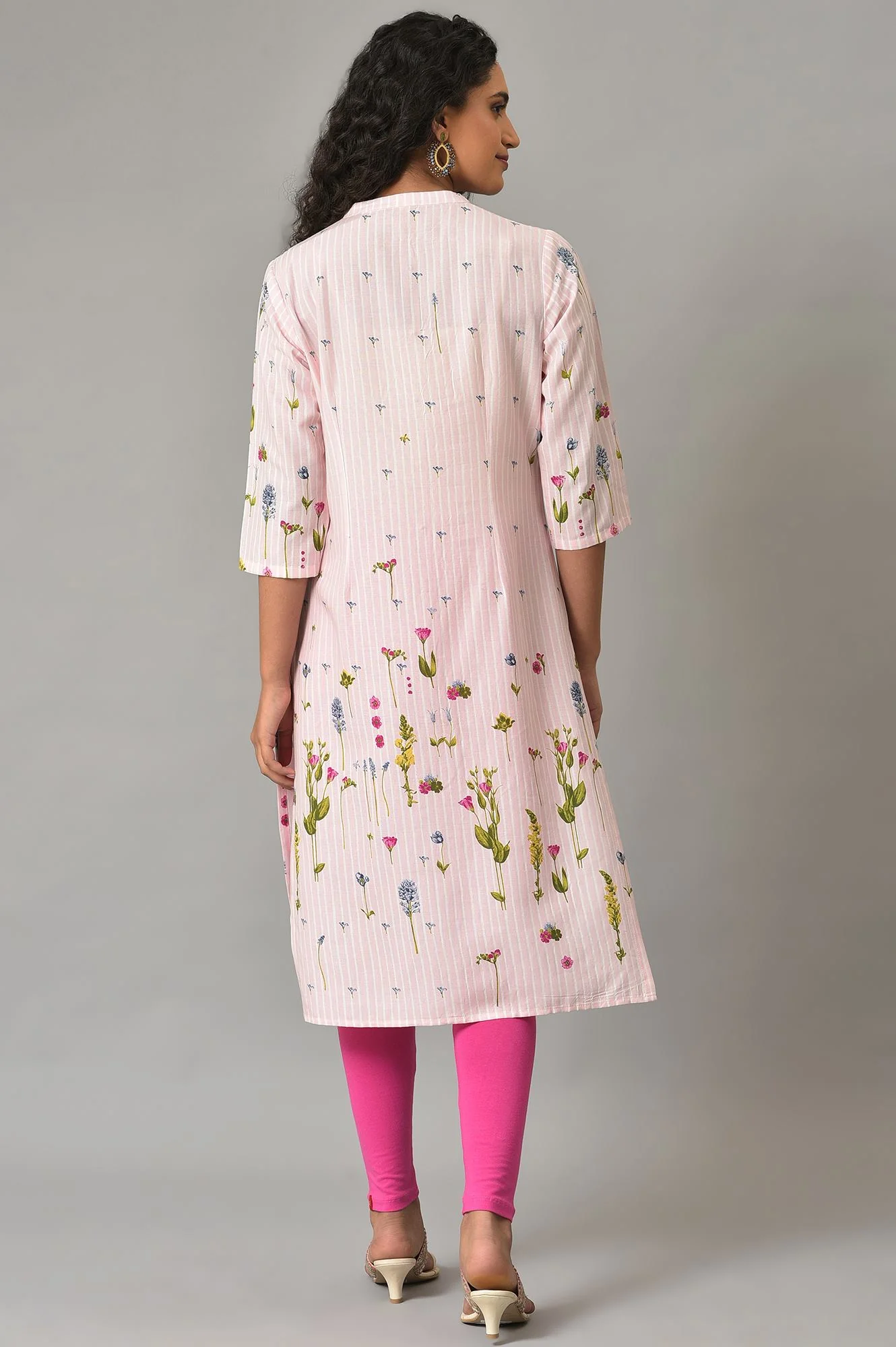 Light Pink Floral Printed Plus Size kurta In Mandarin Collar - Image 2