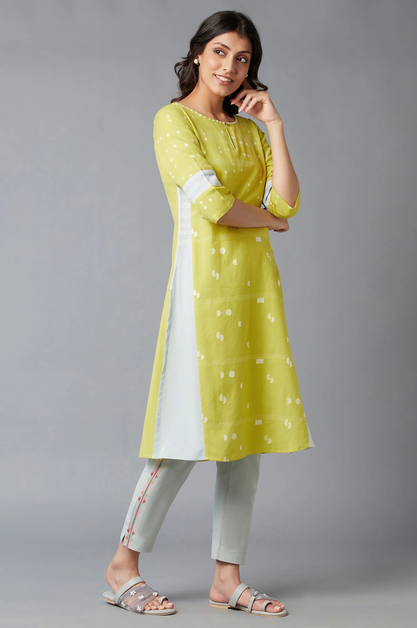 Light Yellow Cotton Dobby Kurta With Embroidery Detail - Image 4