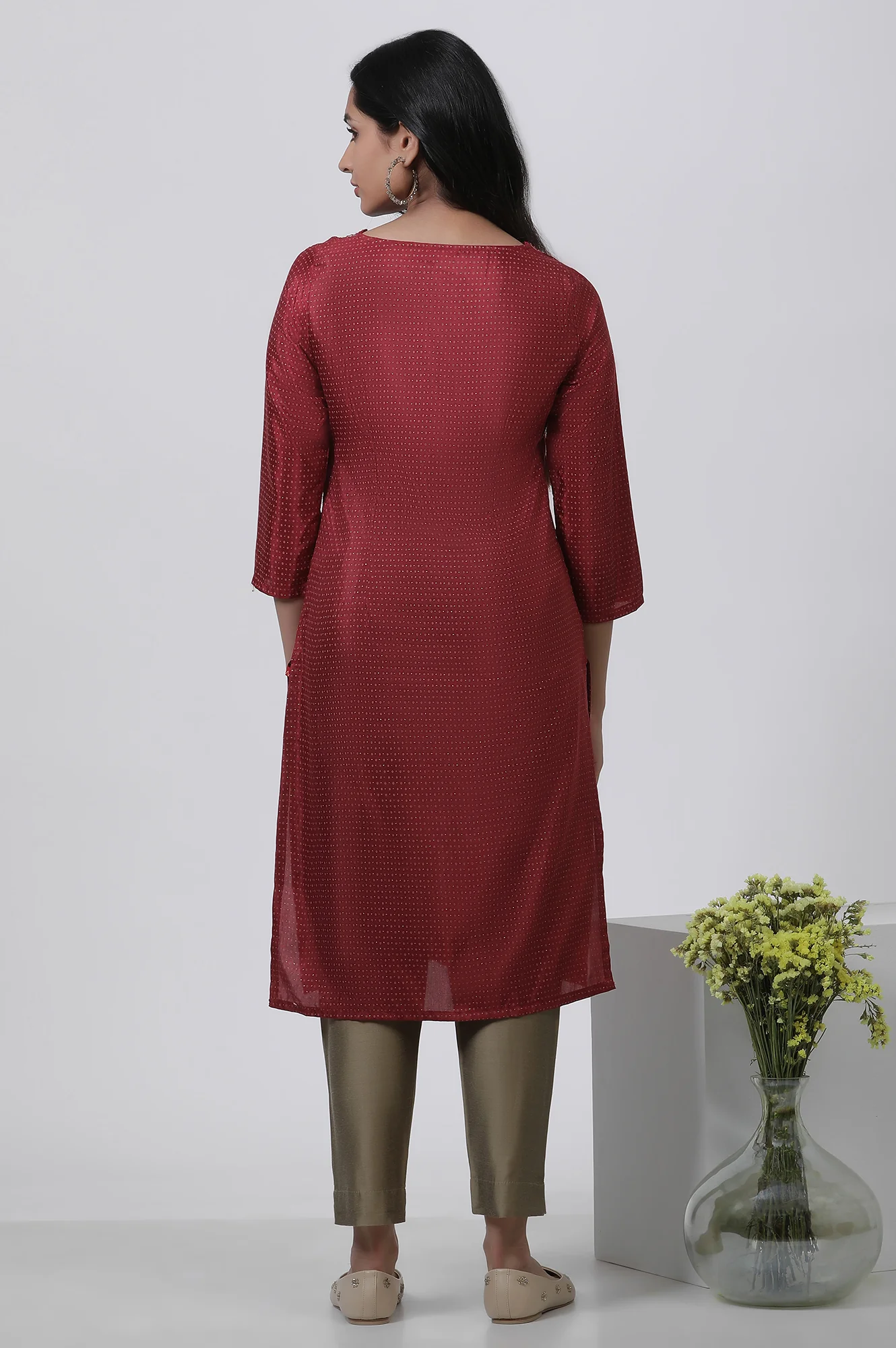 Maroon Embroidered Kurta And Pants Set - Image 4