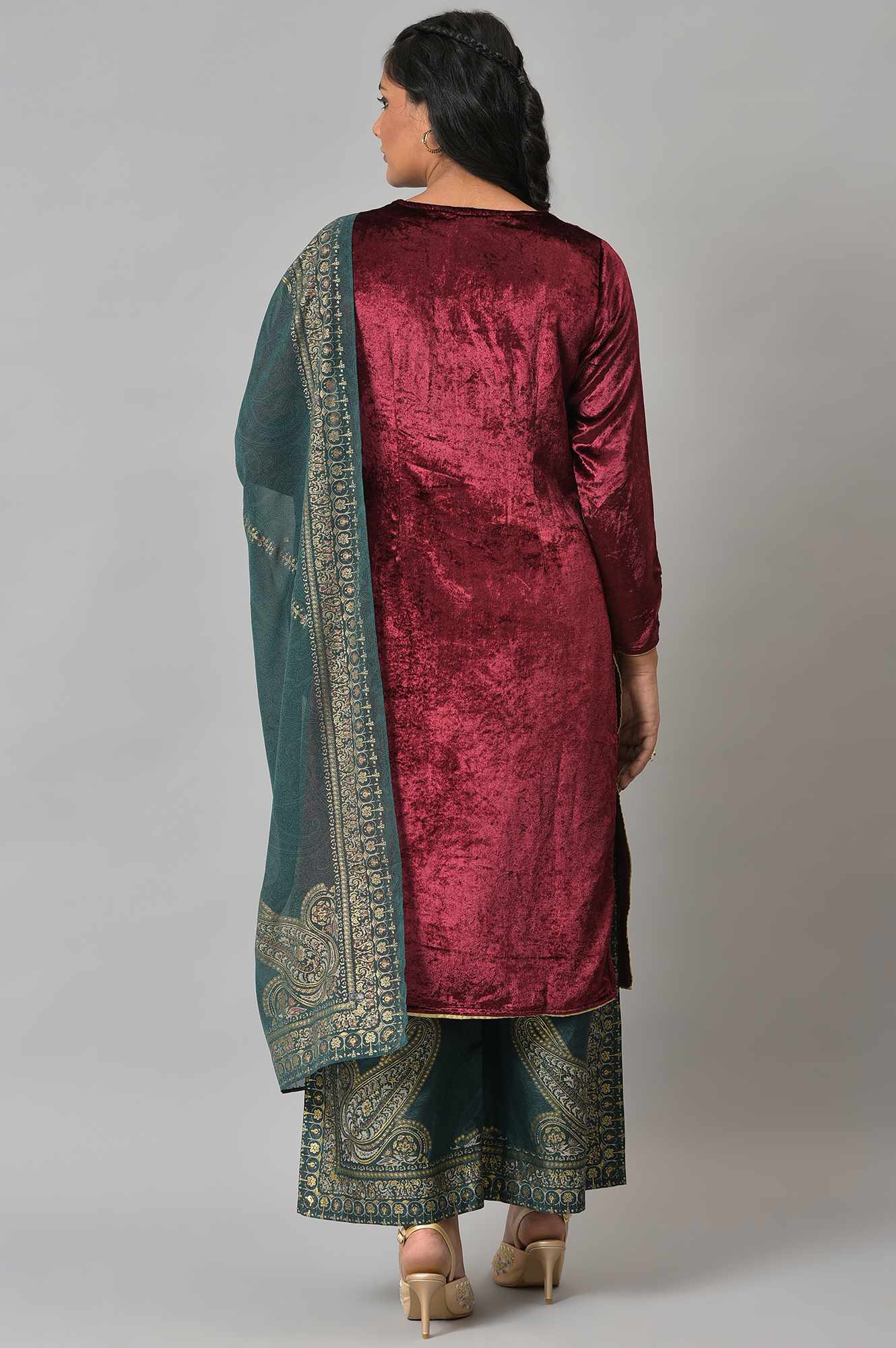 Maroon Velvet Sequined kurta With Green Parallel Pants And Dupatta - Image 2