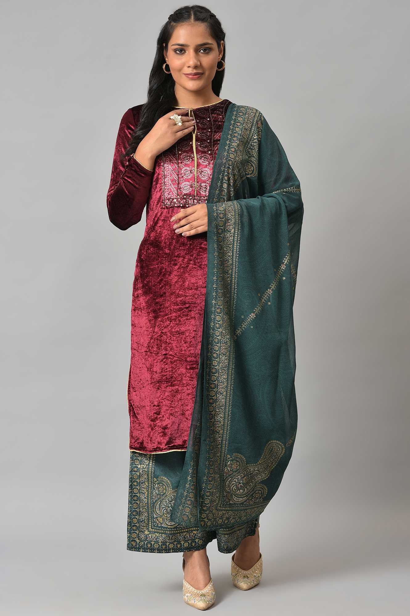 Maroon Velvet Sequined Kurta With Green Parallel Pants And Dupatta - Image 9