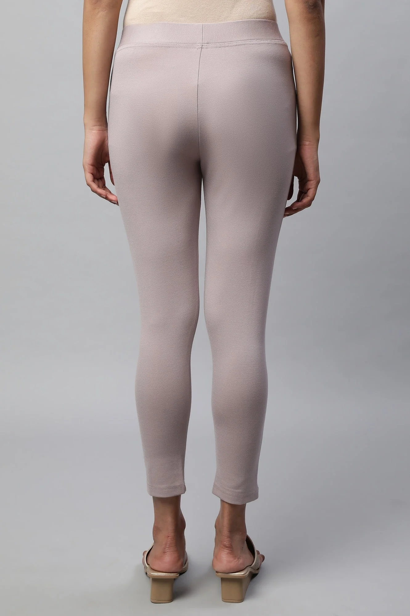 Light Purple Solid Skinny Fit Knit Yoga Tights with Side Pockets - Image 2