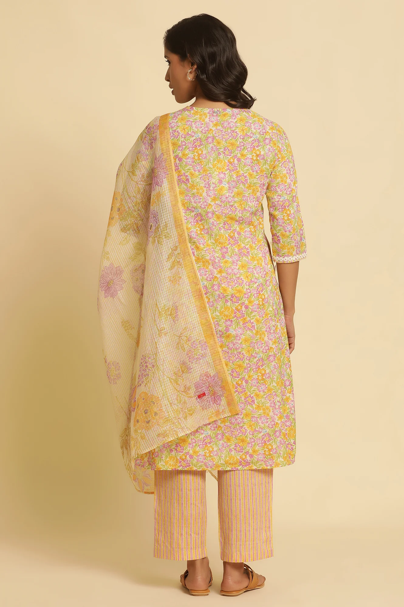 Multi-Coloured Floral Printed Kurta, Pants And Dupatta Set - Image 4