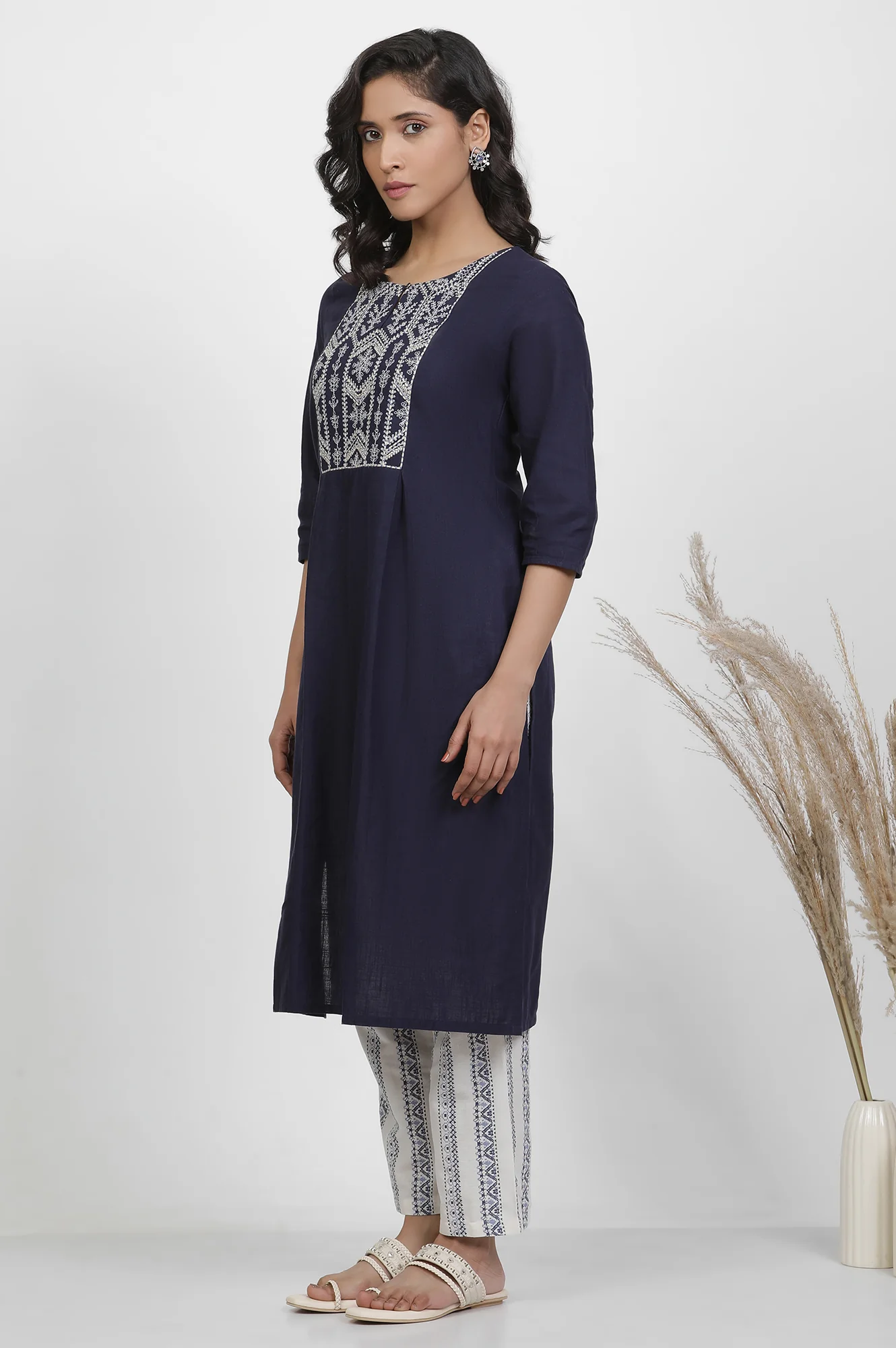Navy Blue Pleated Kurta And Straight Pants Set - Image 3