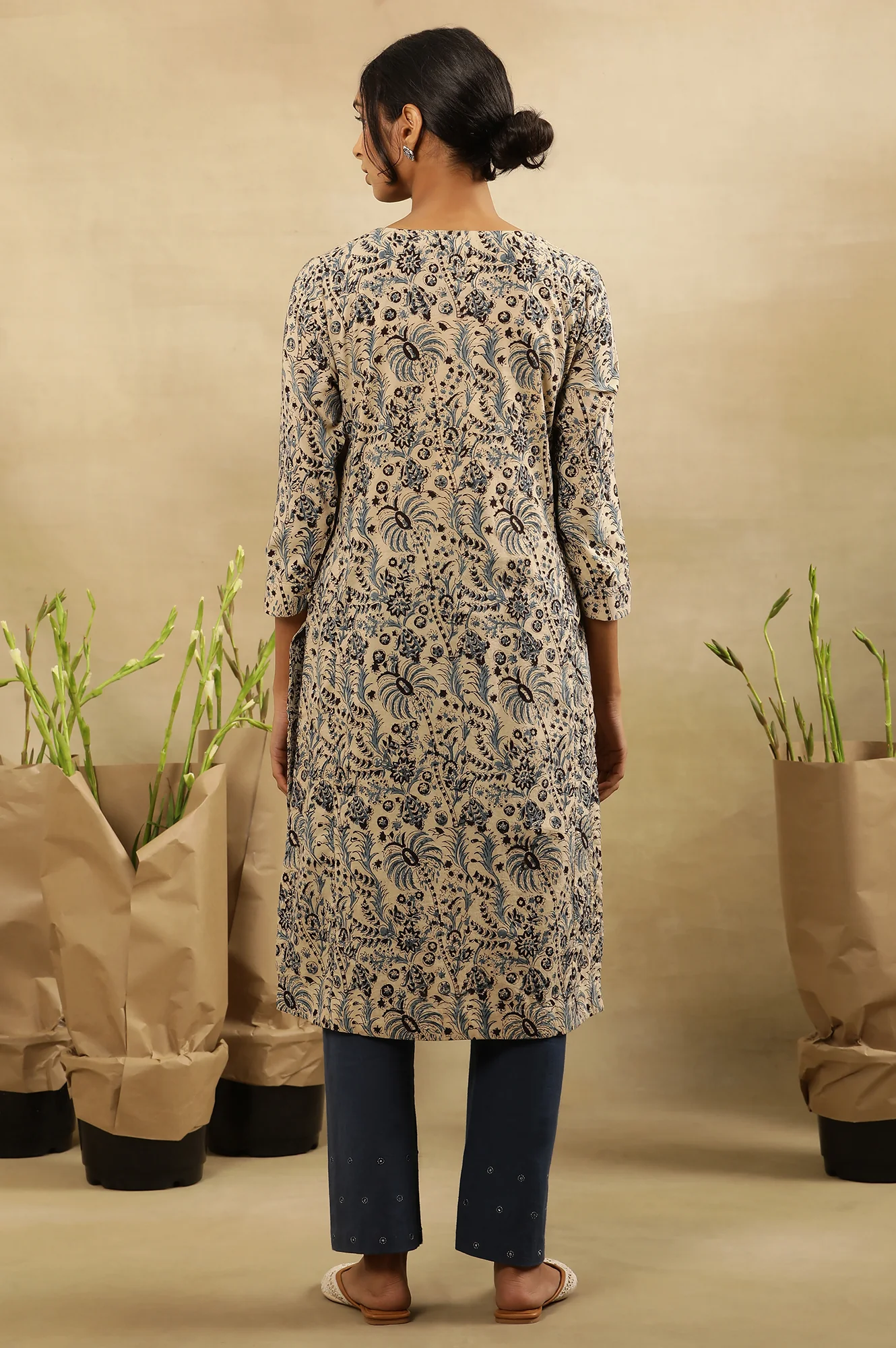 Off-White Dabu Block Printed Kurta In Cotton Voile - Image 4