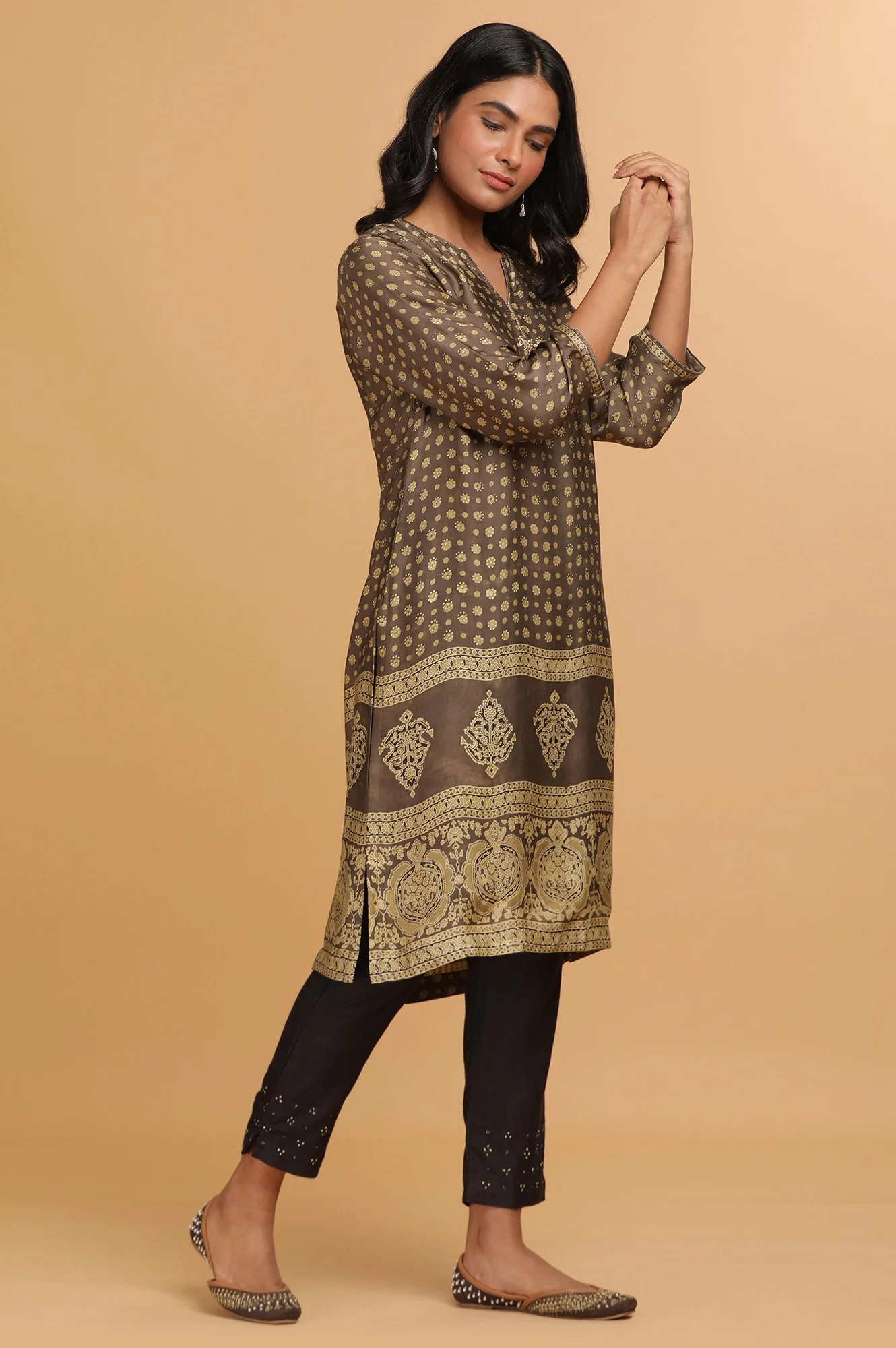 Olive Green Lustrous kurta in Ajrakh Print - Image 4