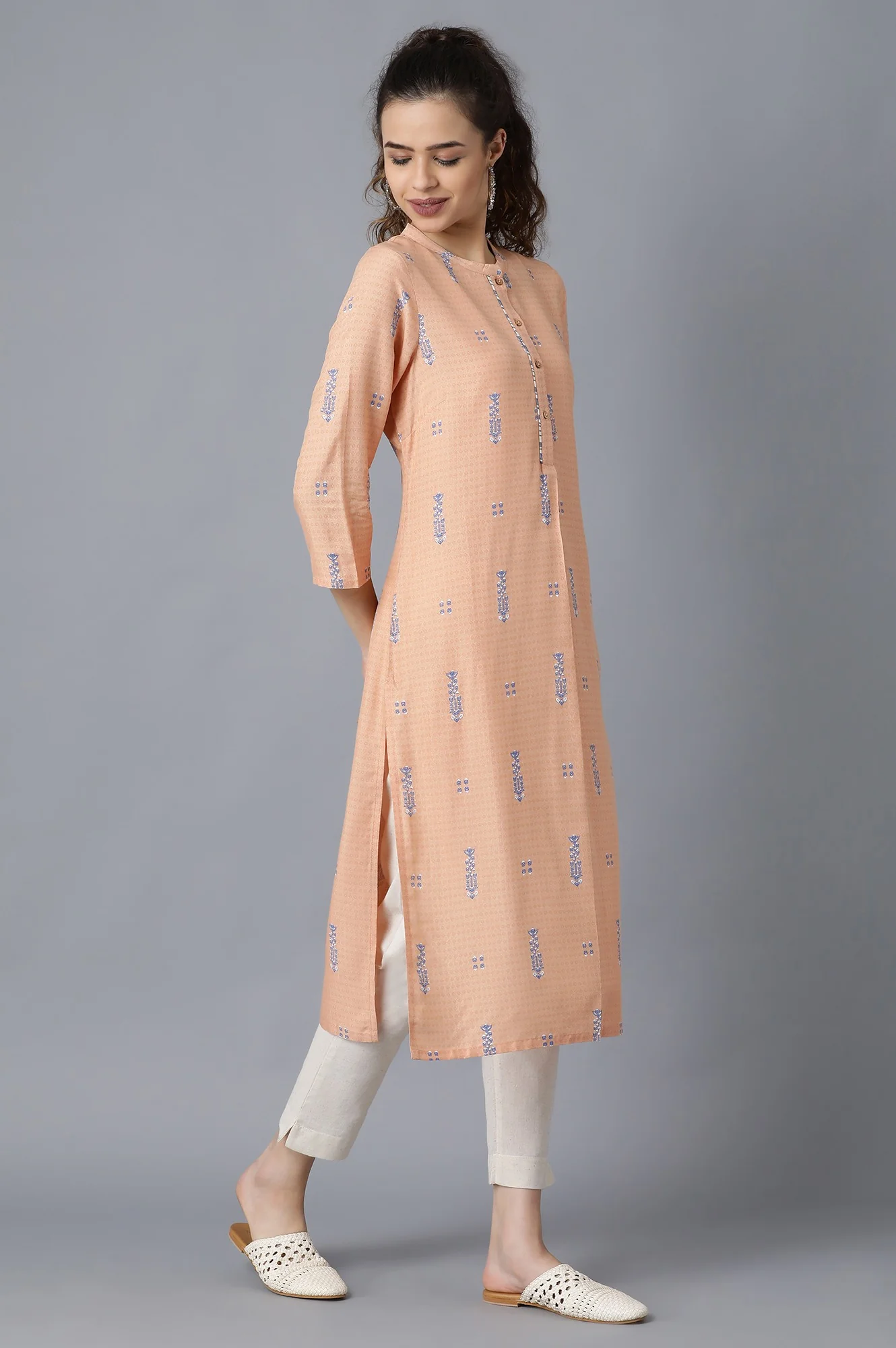Peach Mandarin Neck Printed kurta - Image 4