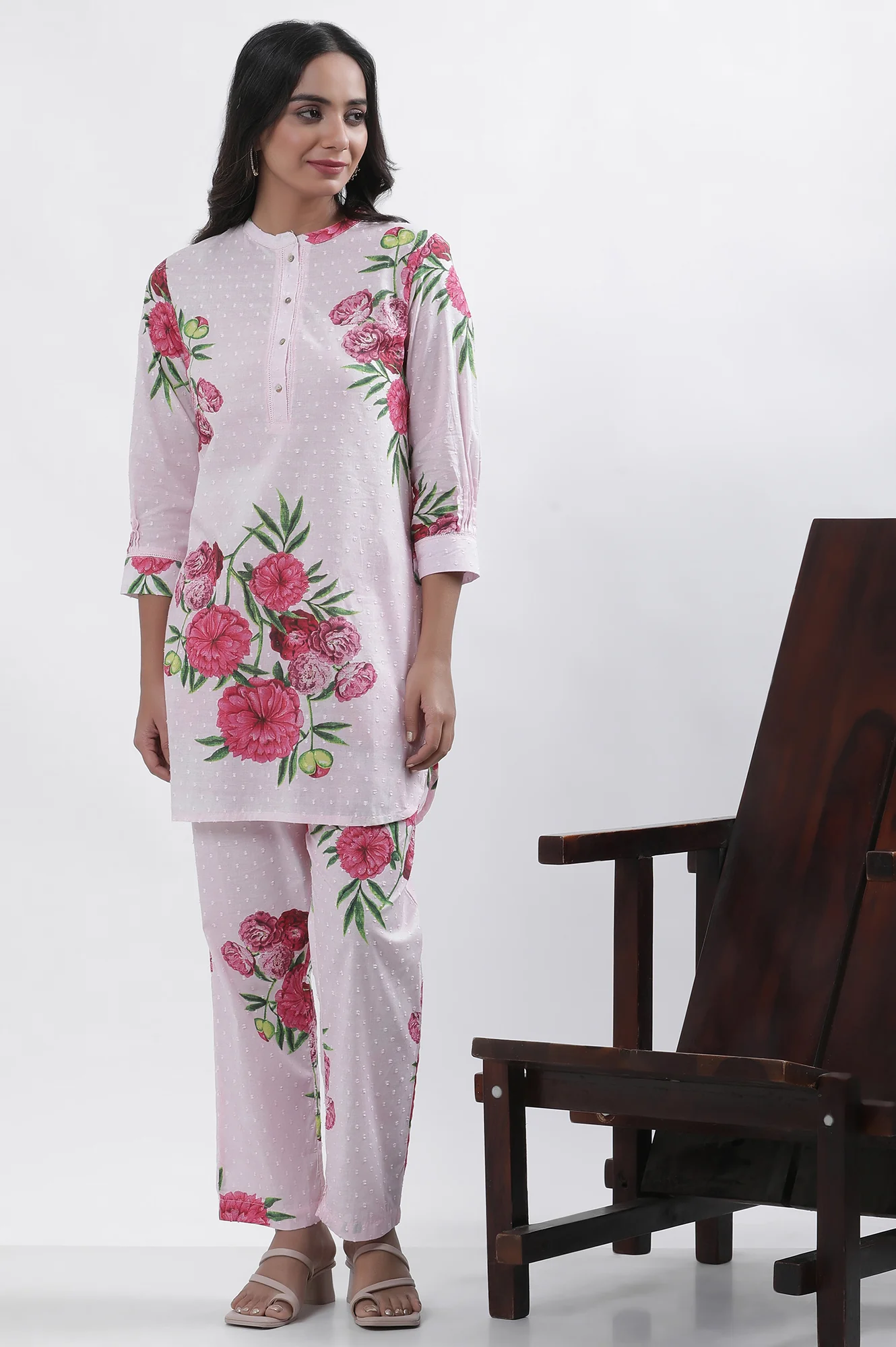 Pink Bold Floral Printed A-Line Short Kurta And Pants Set - Image 6
