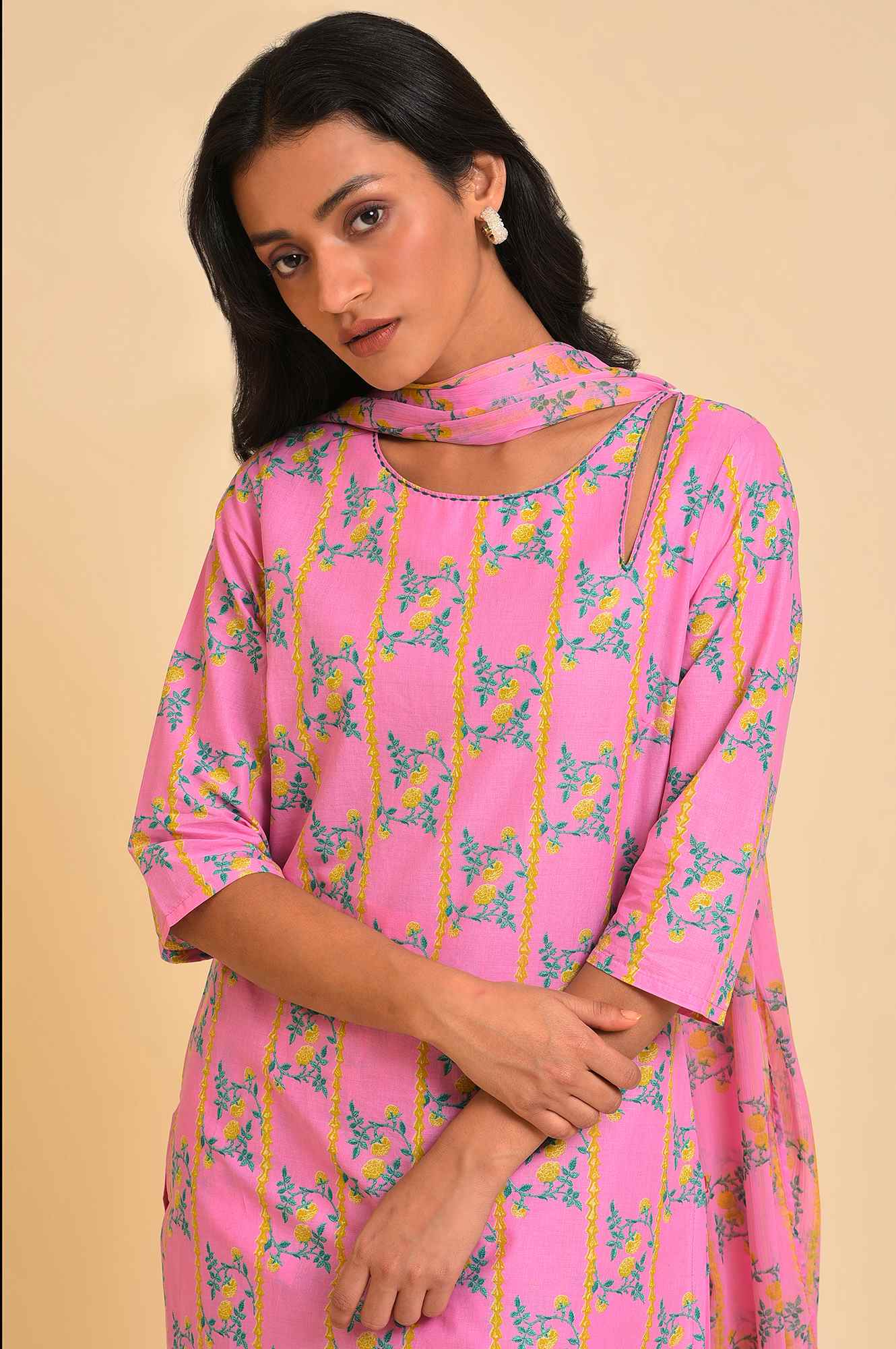 Pink Floral Printed kurta, Pants & Dupatta Set - Image 5
