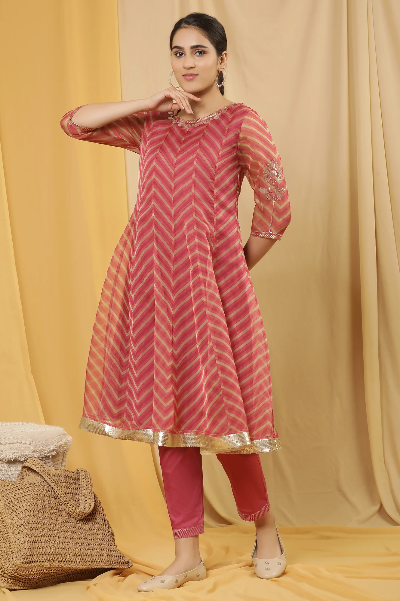 Pink Panlled Embroidered Kurta And Pants Set - Image 3
