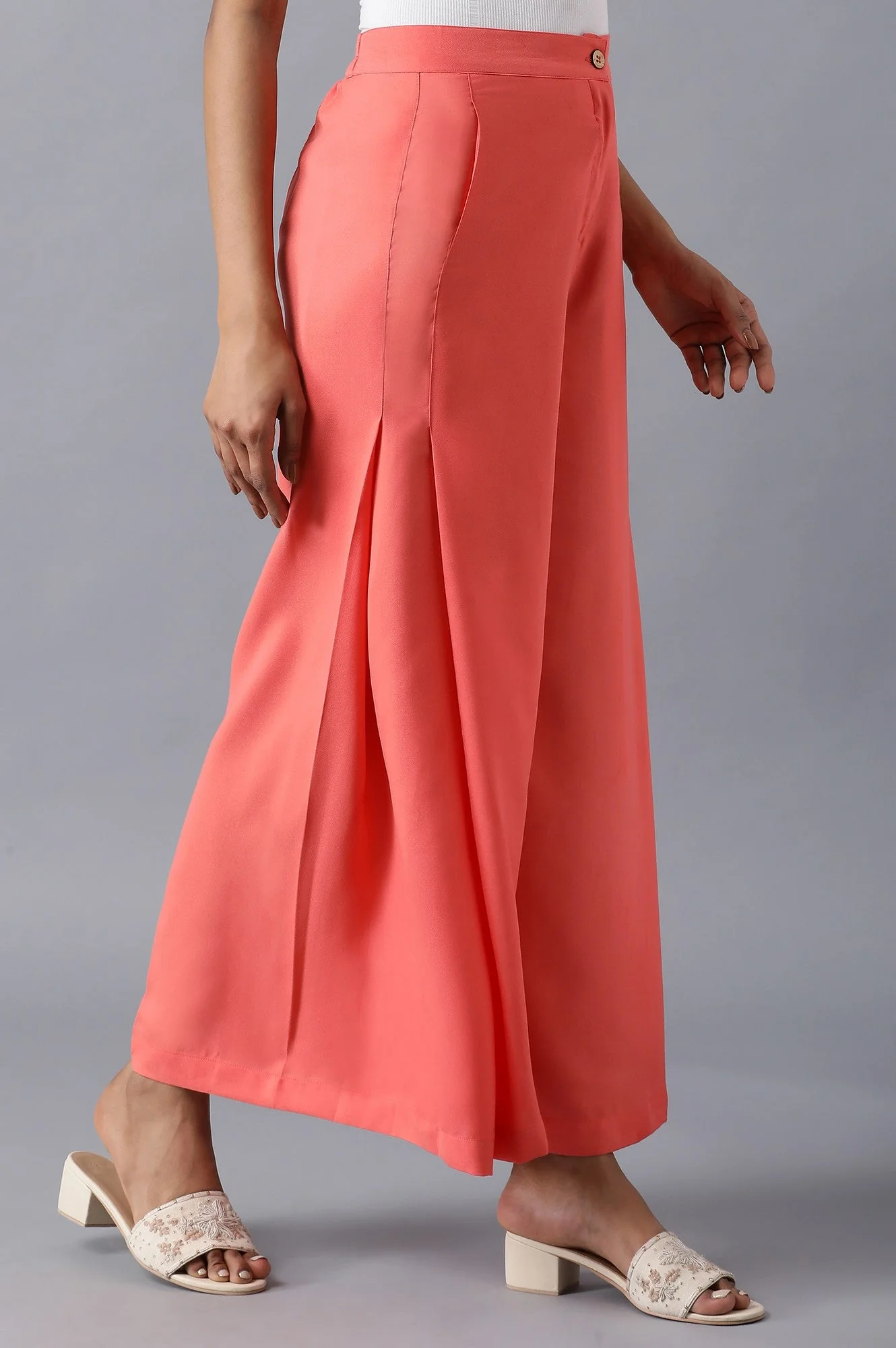 Pink Solid Flared Woven Palazzo With Side Pleats - Image 4