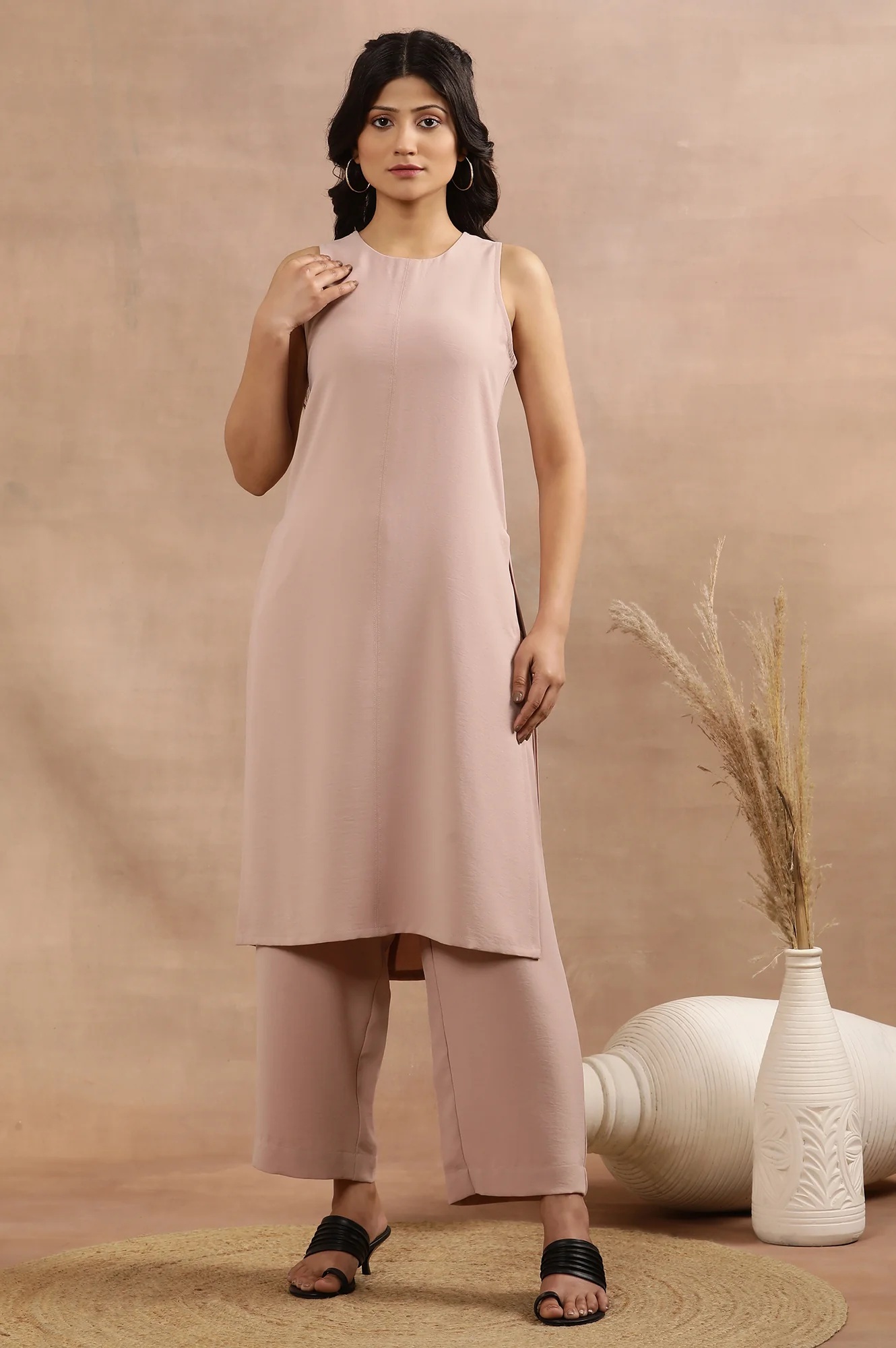 Pink Sleeveless Solid Straight Kurta And Pants Set - Image 2