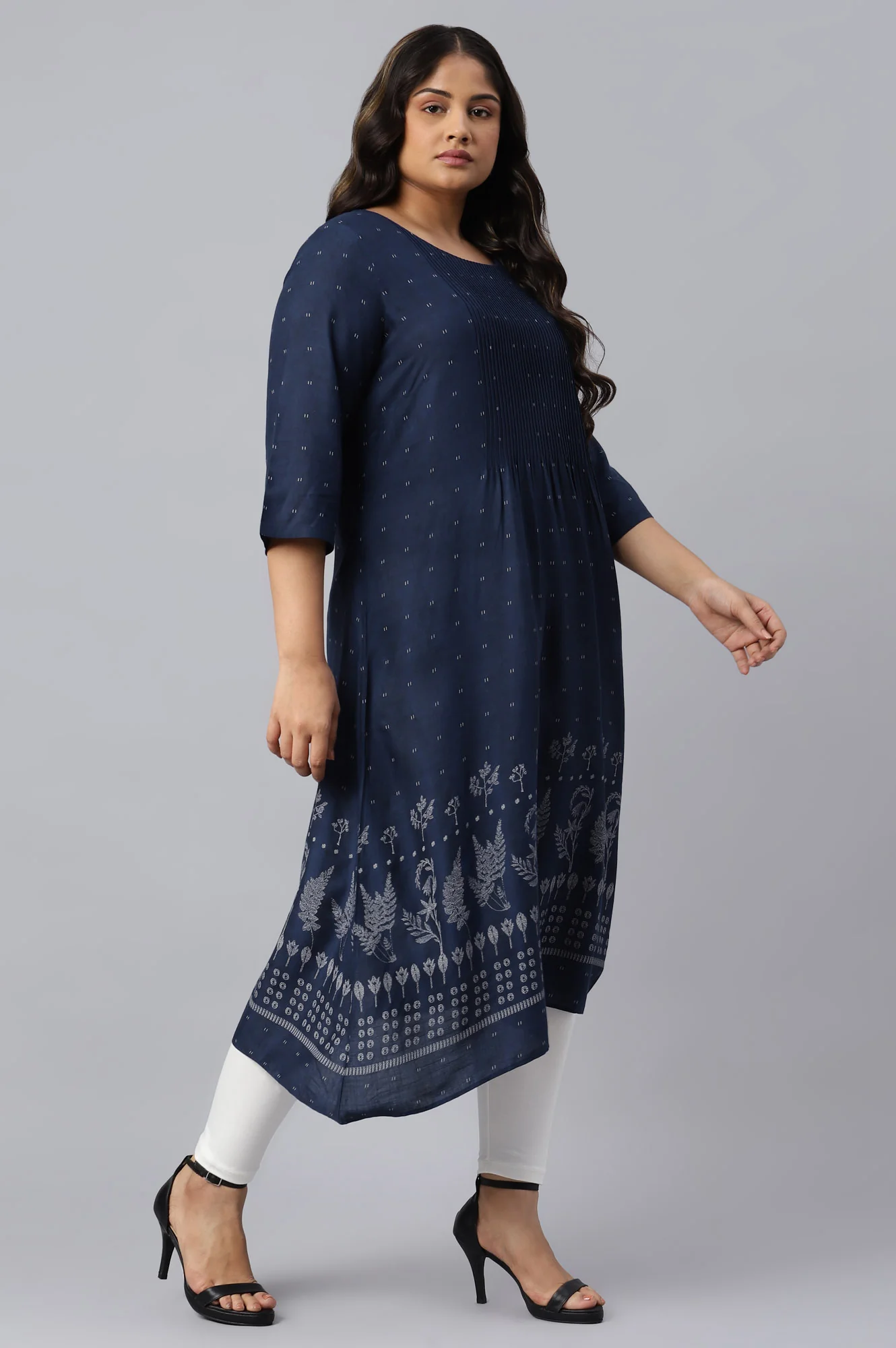 Plus Size Indo Floral Print A-Line kurta With Pin Tucks - Image 4