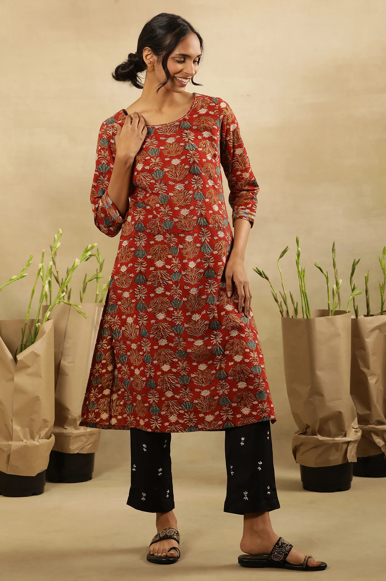 Red Block Printed Round Neck Kurta In Cotton Slub - Image 2