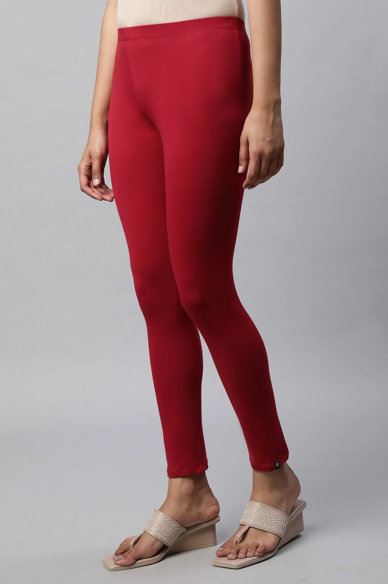 Red Solid Skinny Fit Cotton Tights With Slip On Closure - Image 3