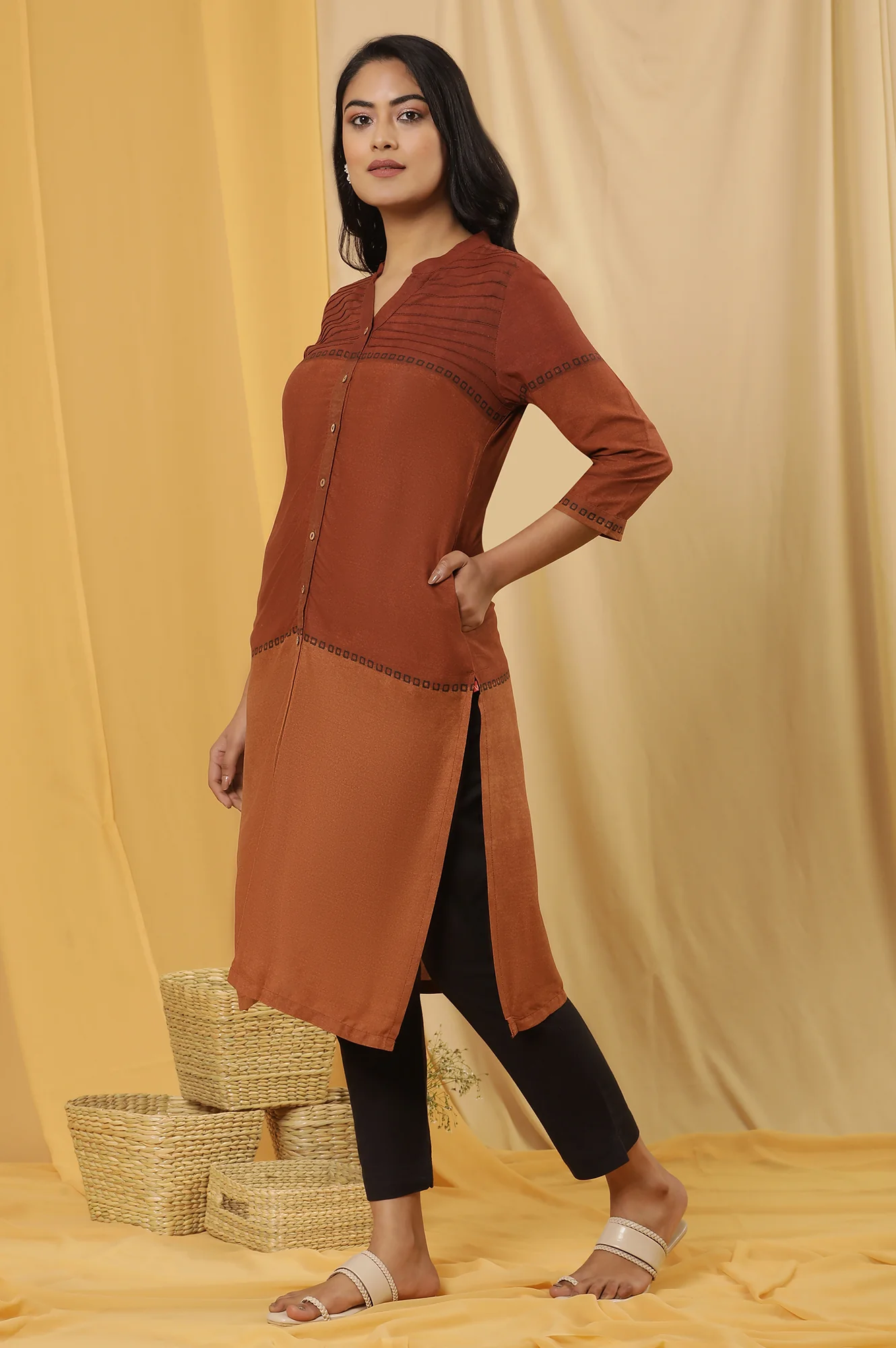 Red Pintuck Printed Kurta And Trousers Set - Image 3