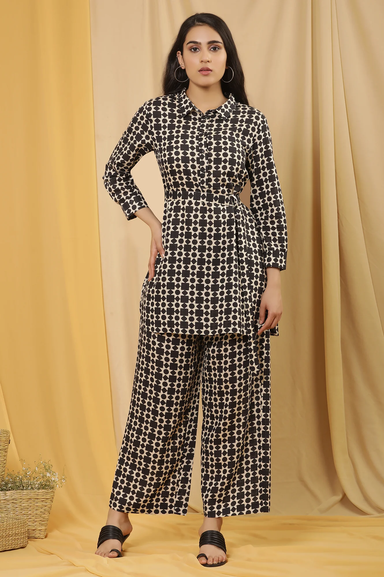 White And Black Geometric Printed Top And Trouser Set - Image 2