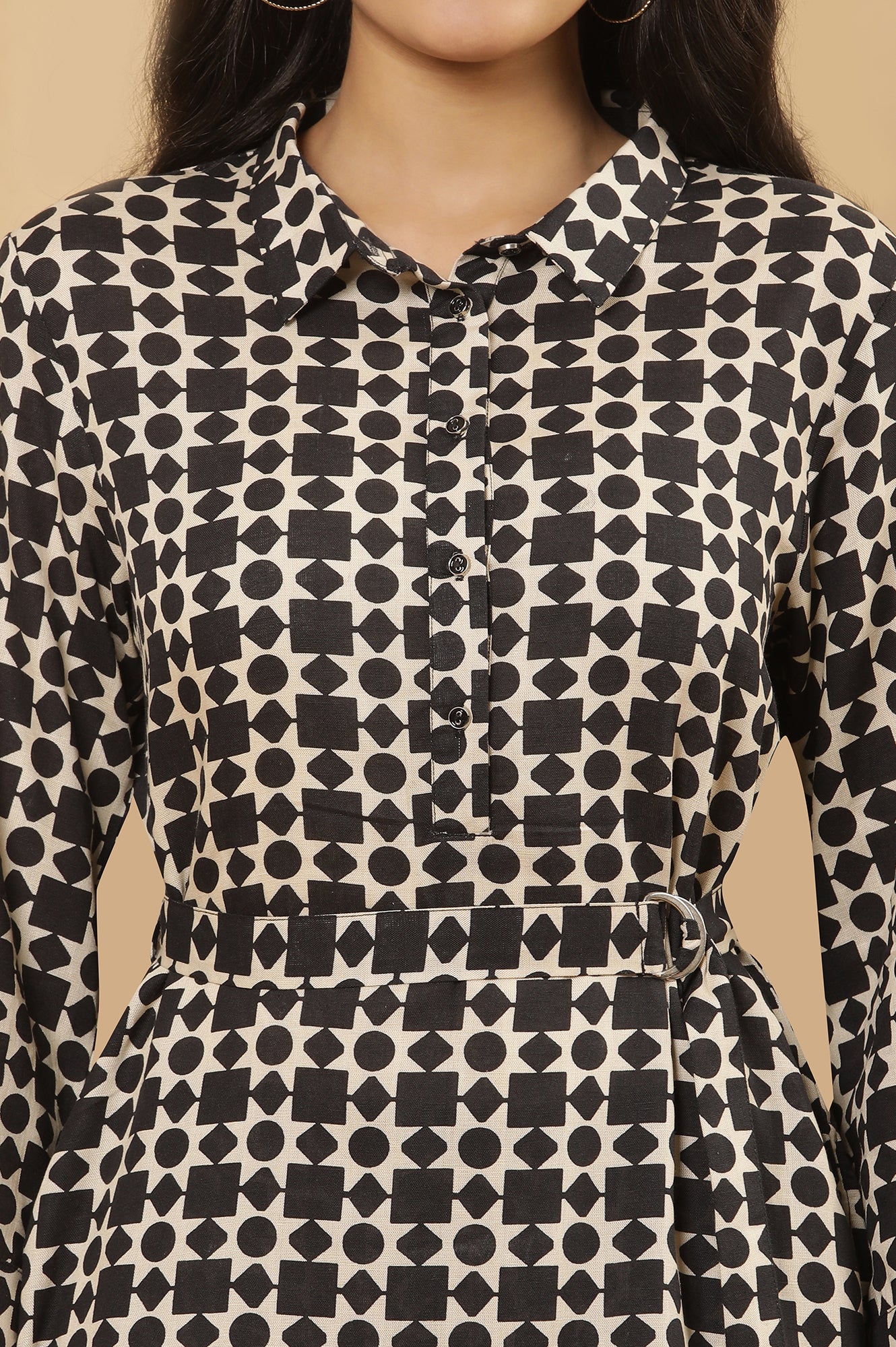 White And Black Geometric Printed Top And Trouser Set - Image 6