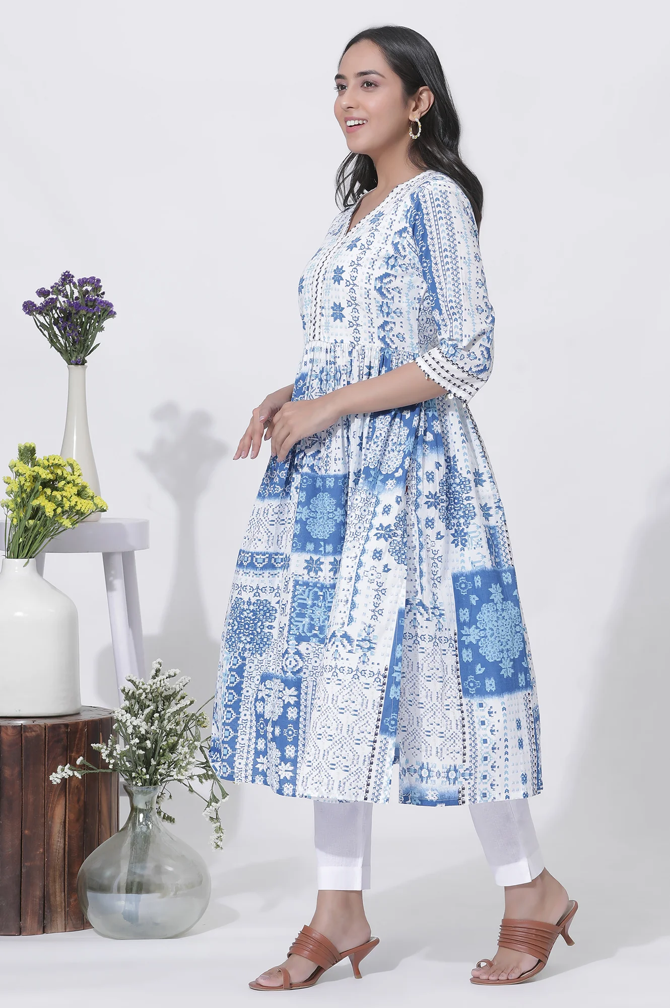 White And Blue Cotton Printed Flared Kurta And Pants Set - Image 3