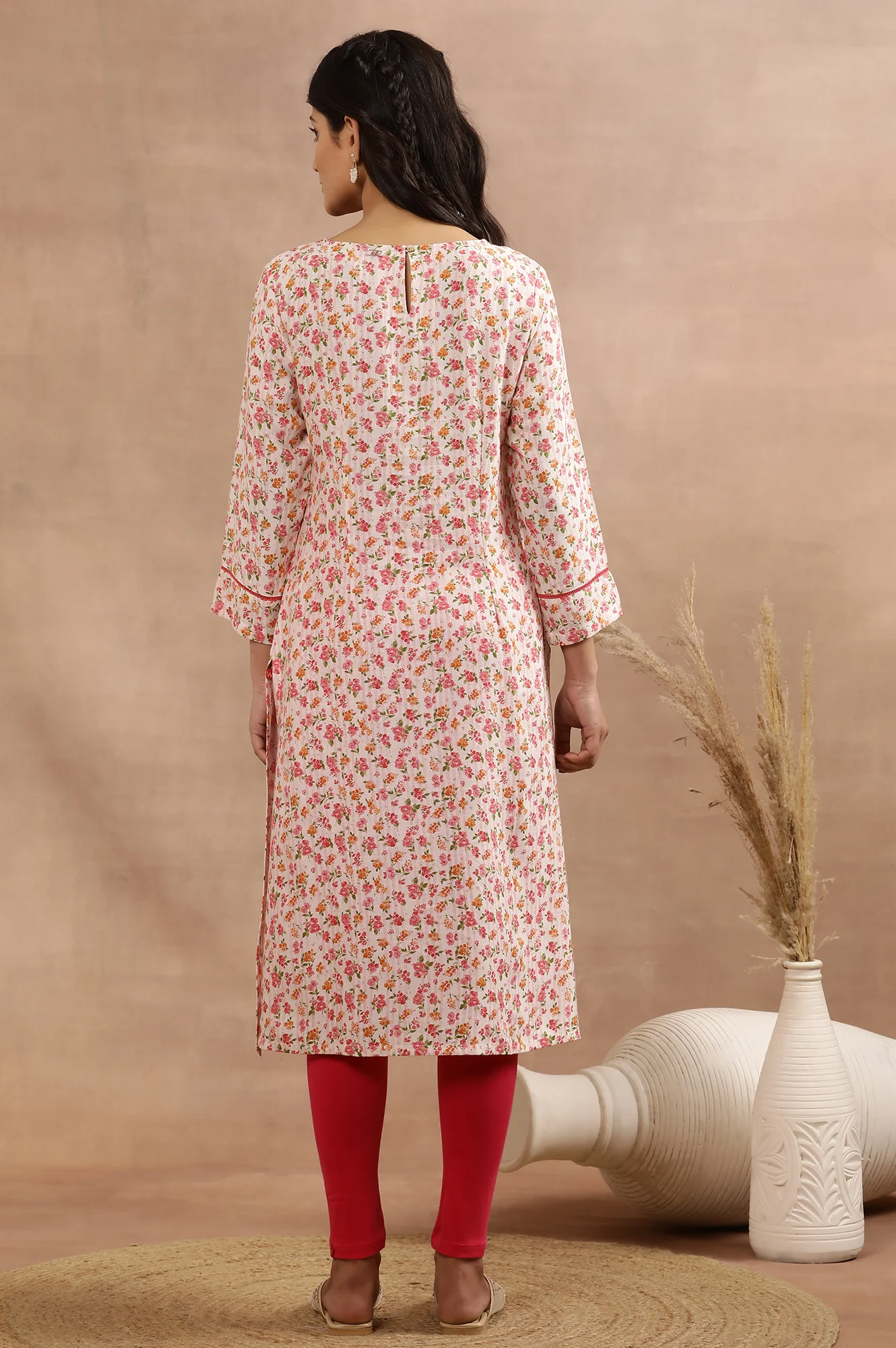 White And Pink Floral Printed Kurta With Thread Embroidery - Image 4
