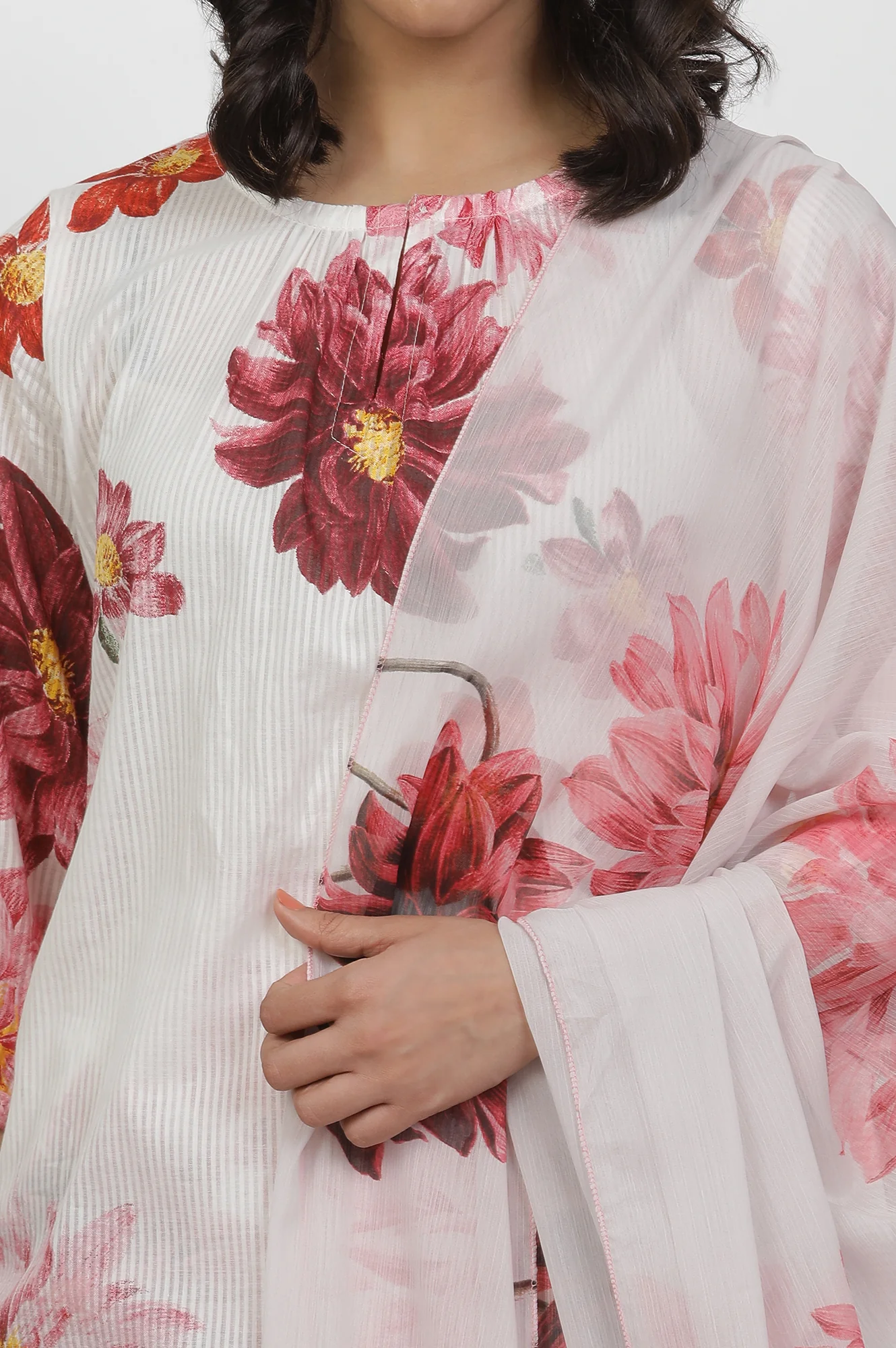 White Bold Floral Printed Dupatta - Image 4