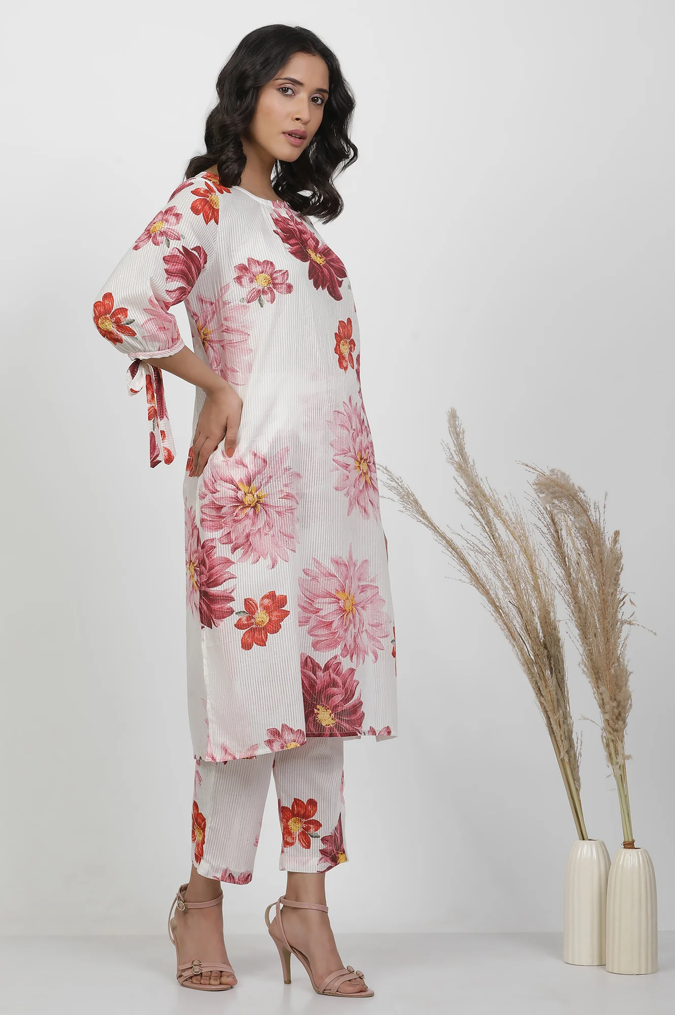 White Cotton Bold Floral Printed Kurta - Image 5