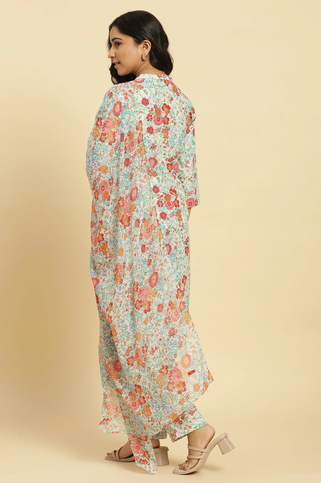 White Floral Printed Coordinated Kurta, Pants And Dupatta Set - Image 5