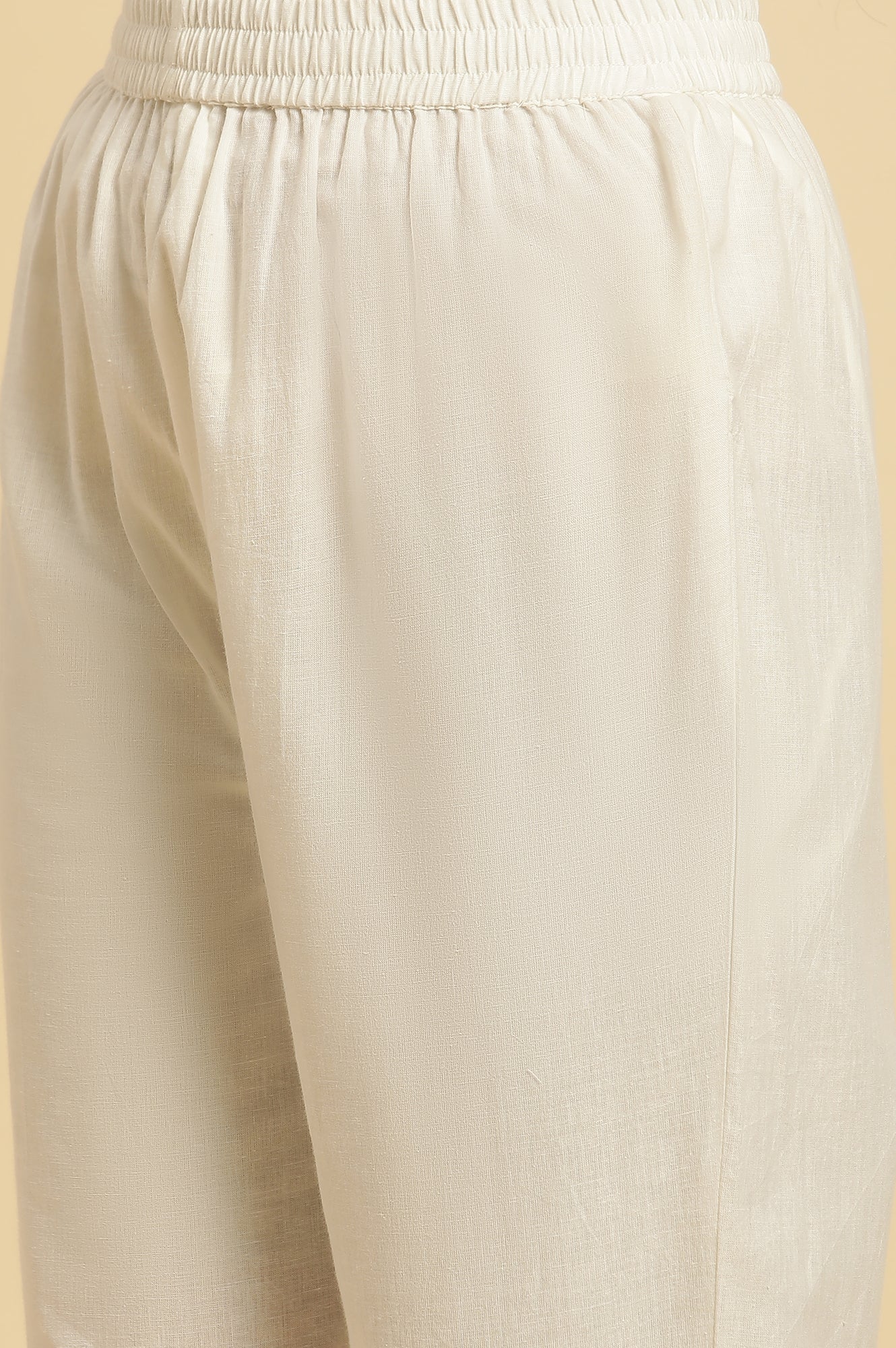 White Floral Printed Kurta And Pants Set - Image 9