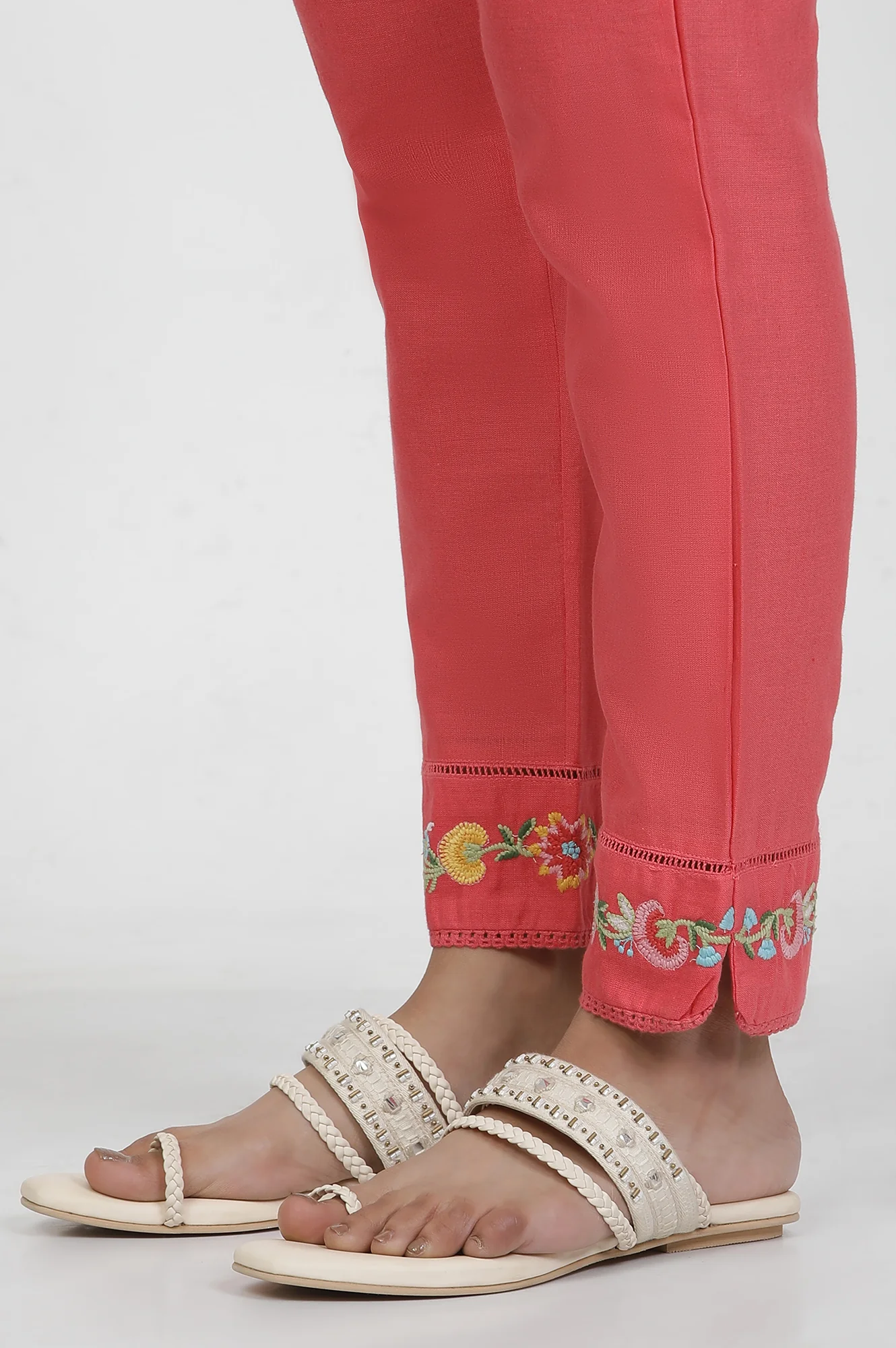 White Floral Printed Kurta And Pants Set - Image 10
