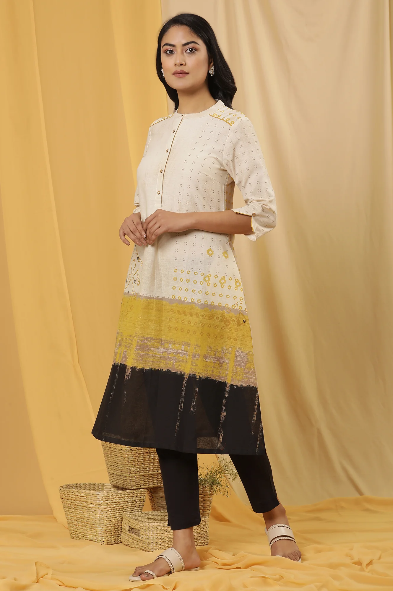 White Geometric Printed Kurta And Trousers Set - Image 3