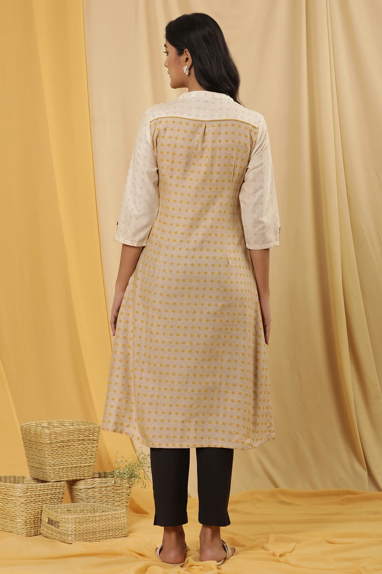 White Geometric Printed Kurta And Trousers Set - Image 4