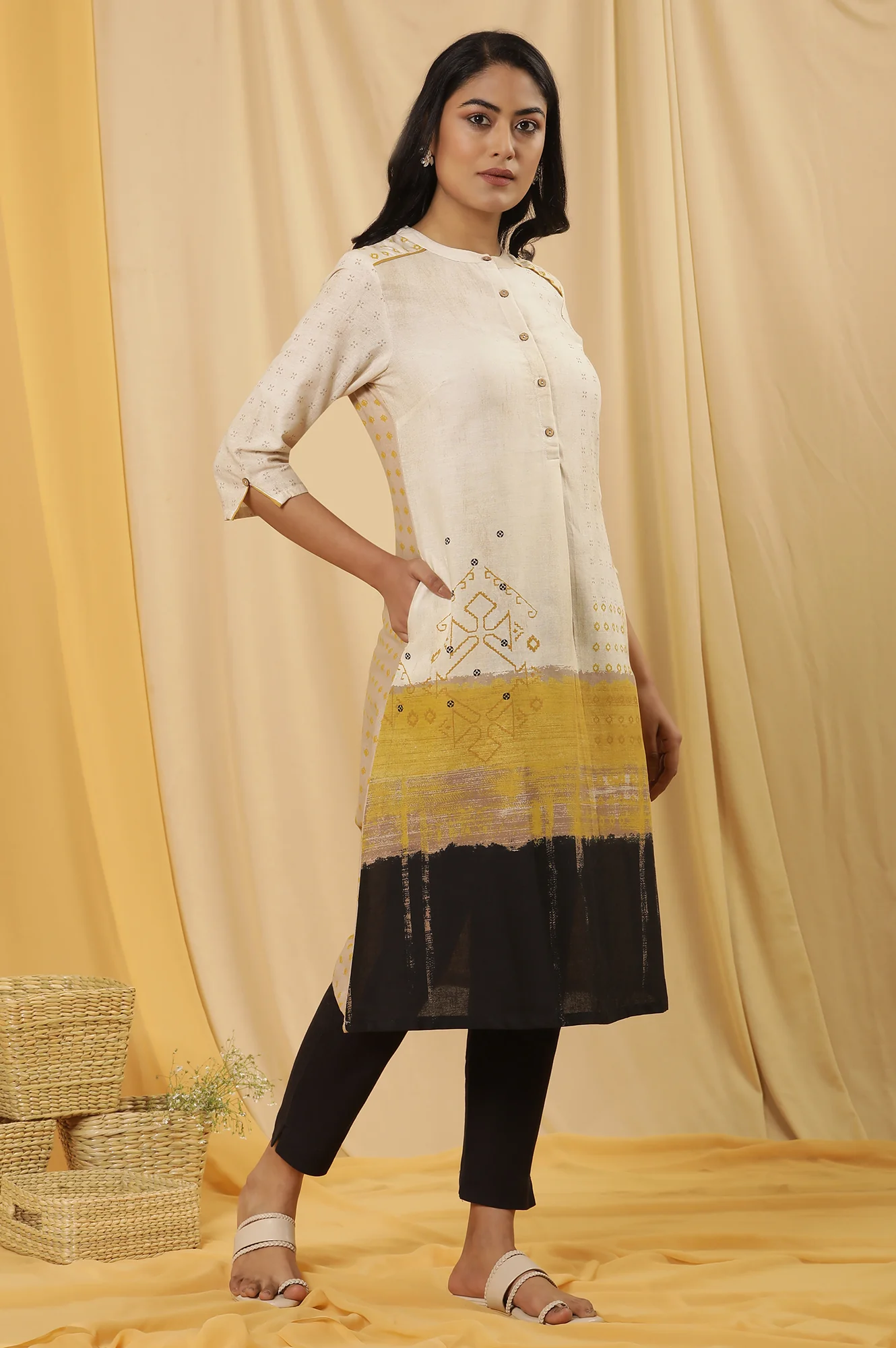 White Geometric Printed Kurta And Trousers Set - Image 5