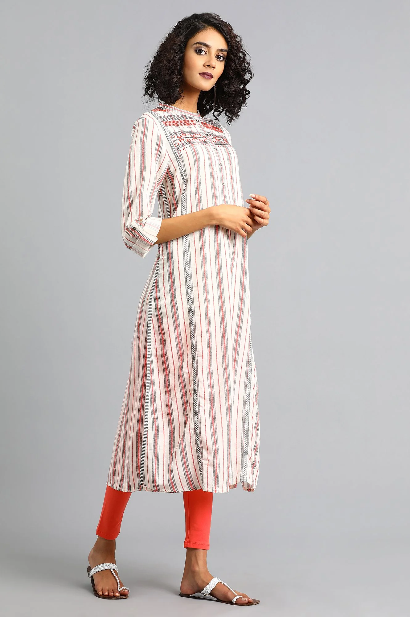 White Mandarin Neck Printed kurta - Image 4