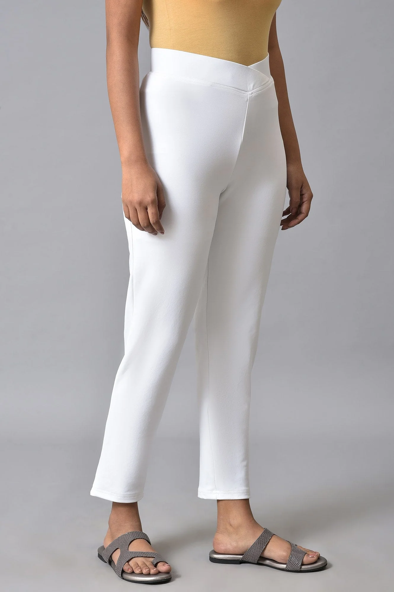 White Solid Skinny Fit Tights with Slip On Closure - Image 4