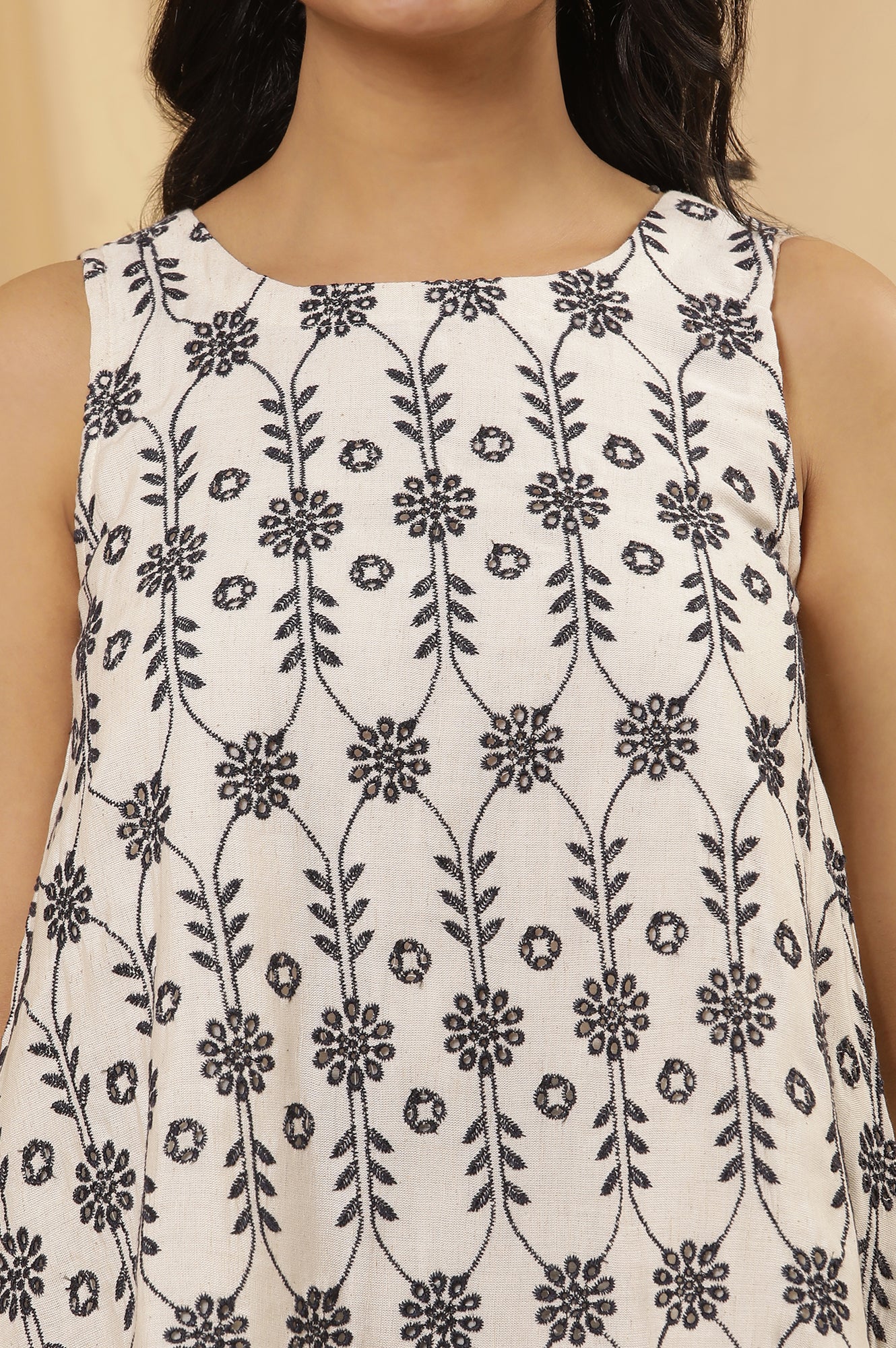 White Sleeveless Floral Embroidered Top - Image 6