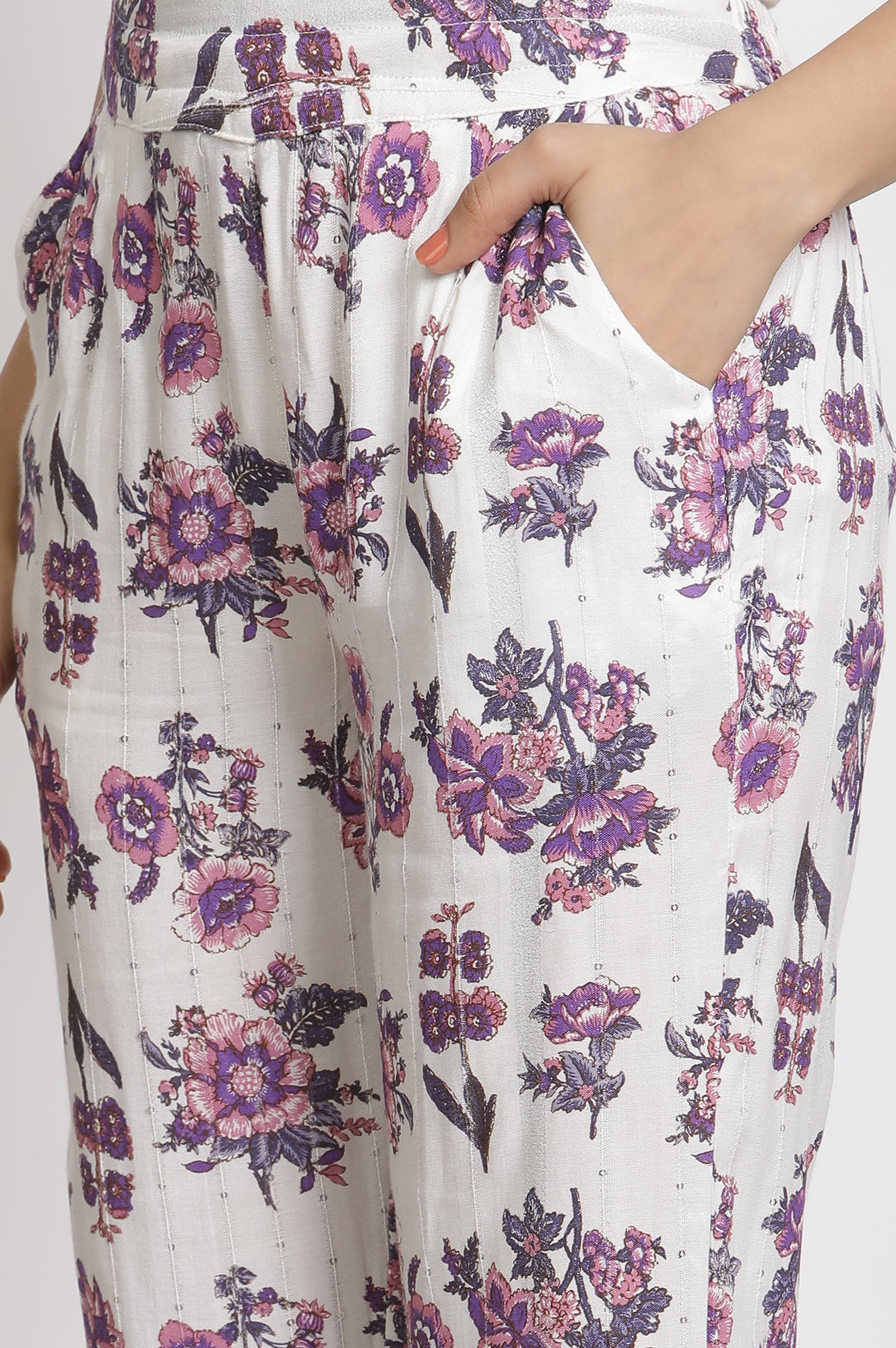 White Straight Floral Printed Kurta And Pants Set - Image 9