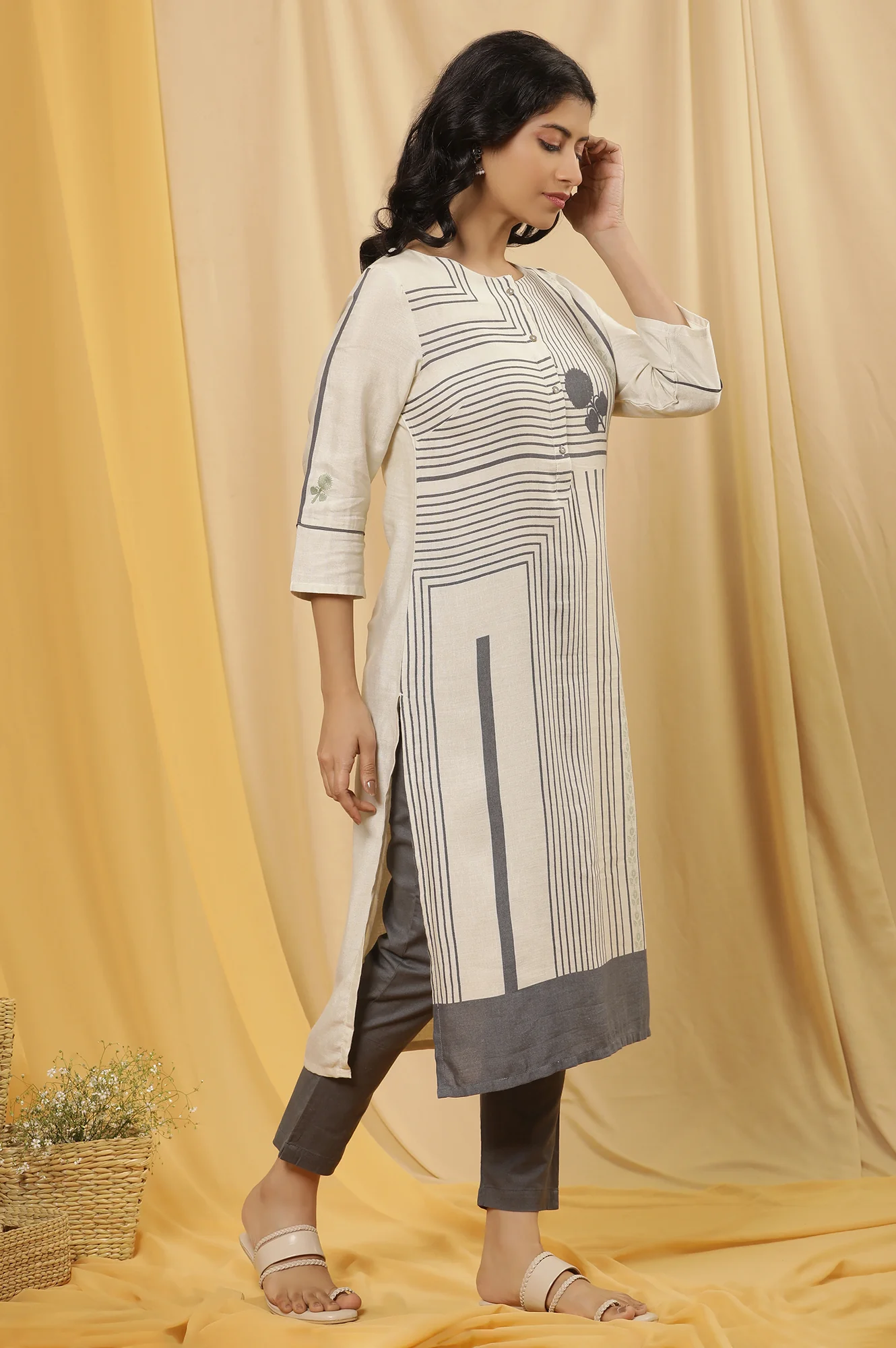 White Straight Printed Kurta And Pants Set - Image 5