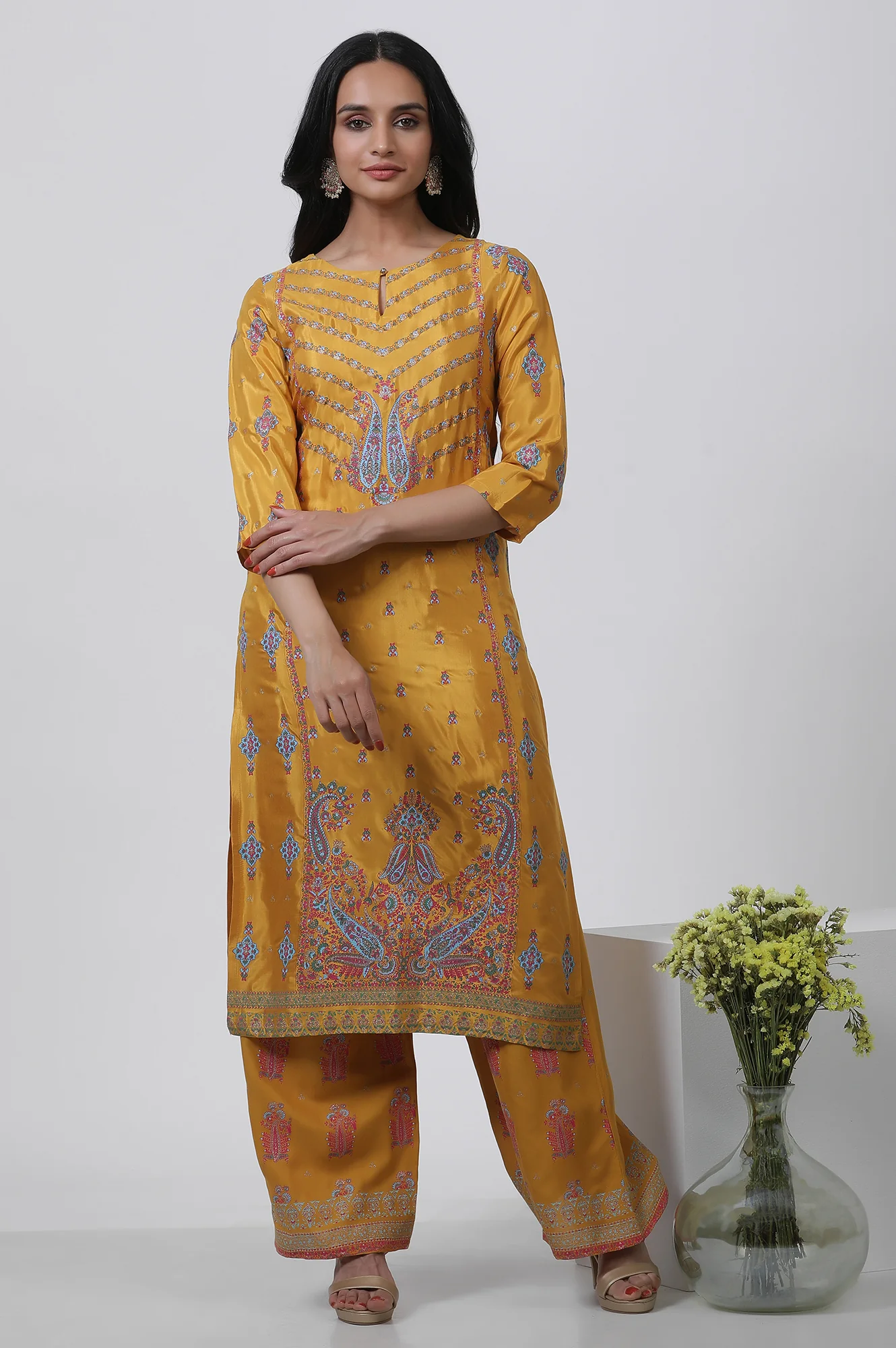 Yellow Glitter Printed Straight Kurta and Pants Co-ord Set - Image 6