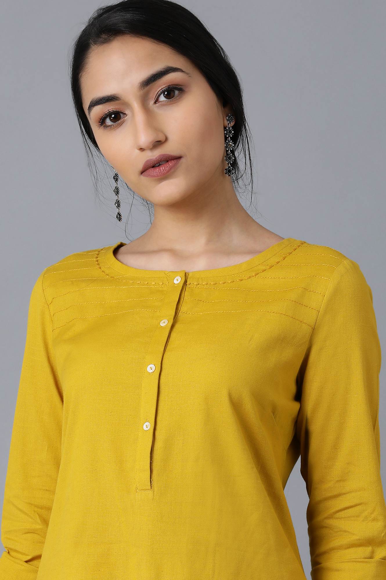 Yellow Round Neck Solid kurta - Image 5
