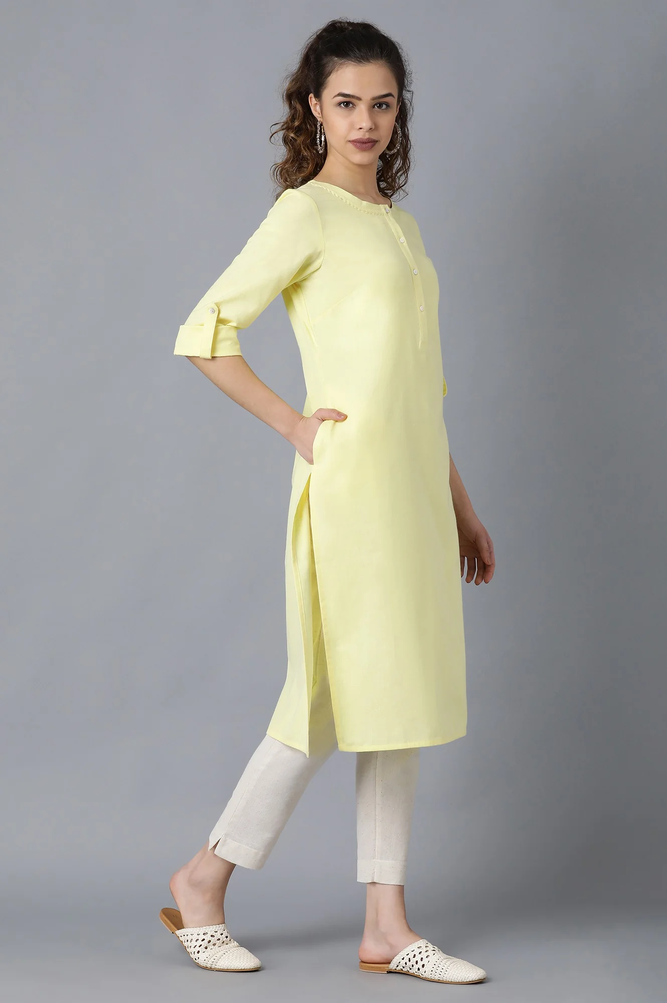 Yellow Round Neck Solid kurta - Image 4