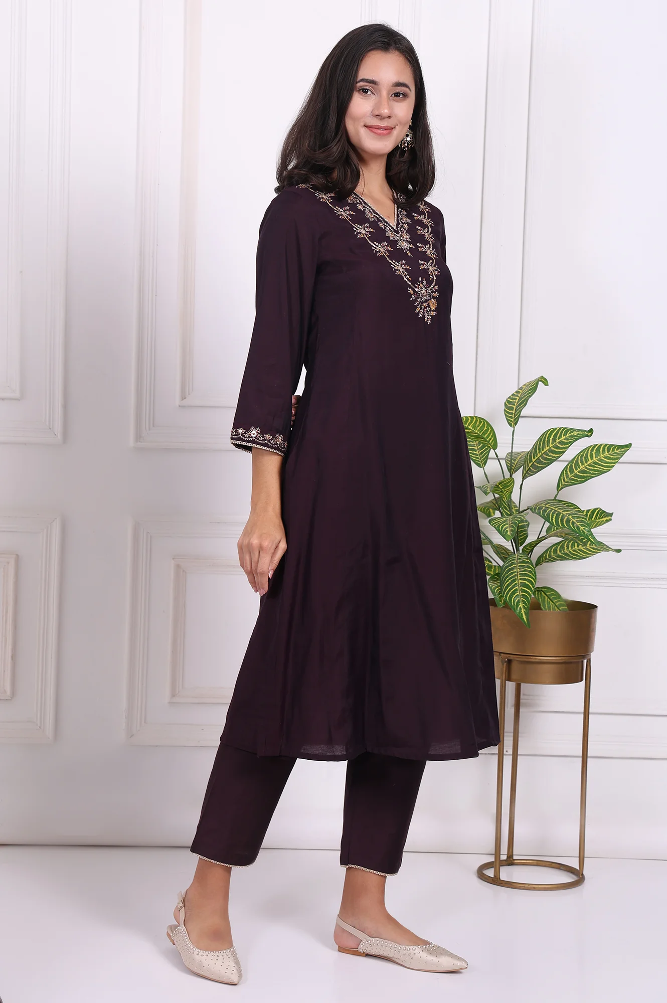 Purple Embroidered Straight Kurta, Pants and Dupatta Set - Image 6