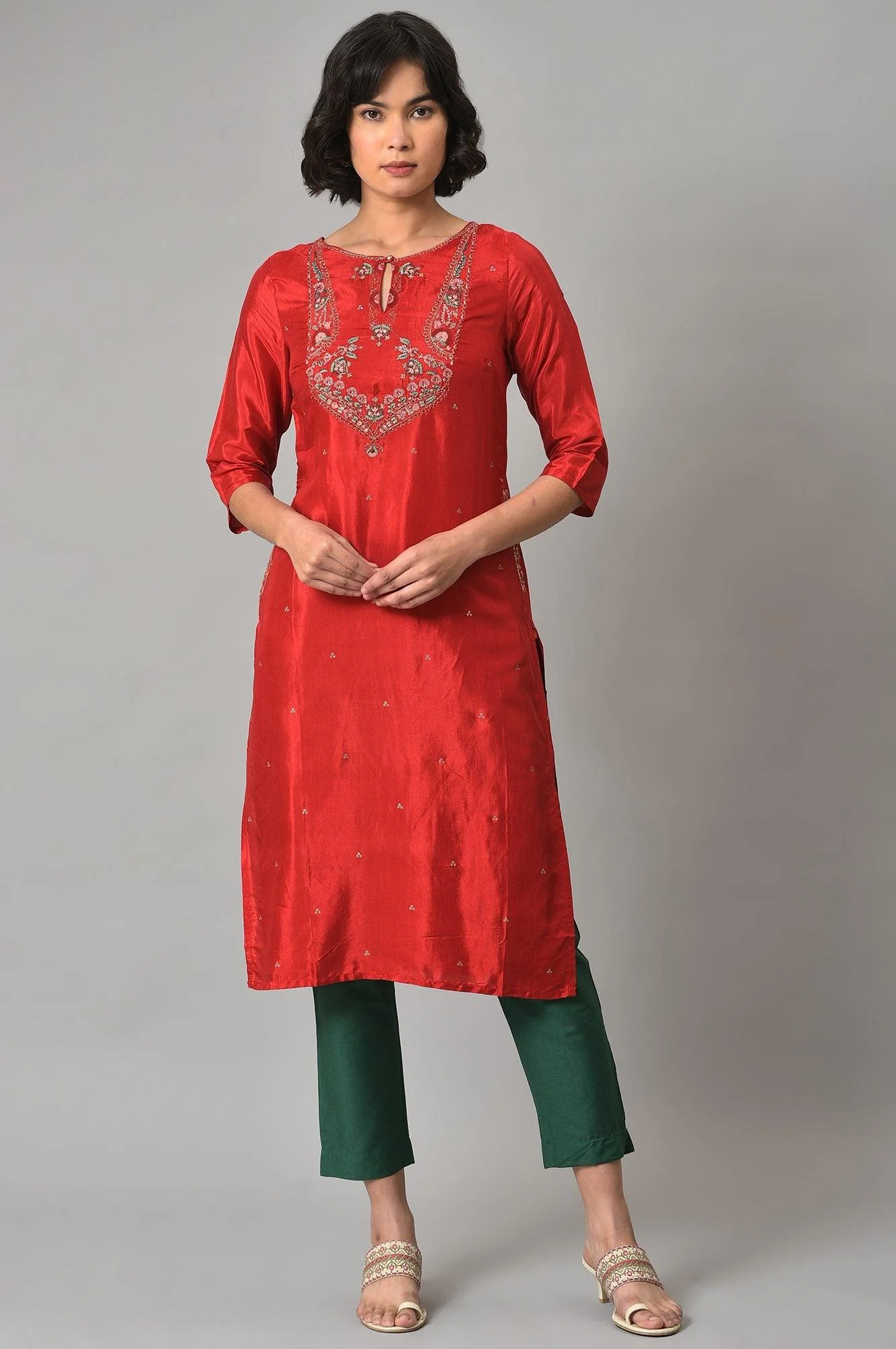 Red Embroidered Festive kurta With Green Slim Pants - Image 2
