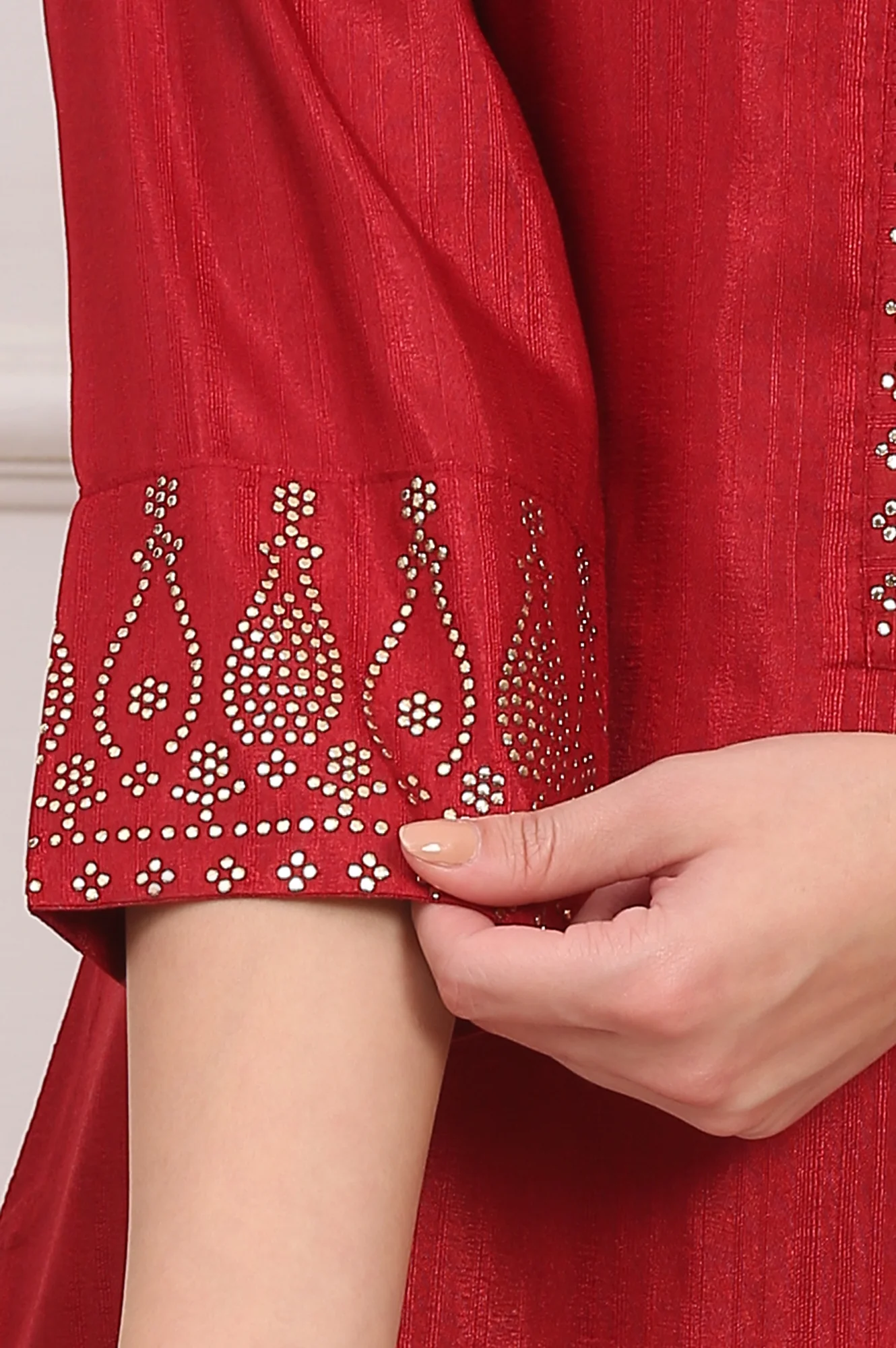 Red Mukaish Embellished Straight Kurta and Straight Pants Co-ord Set - Image 8