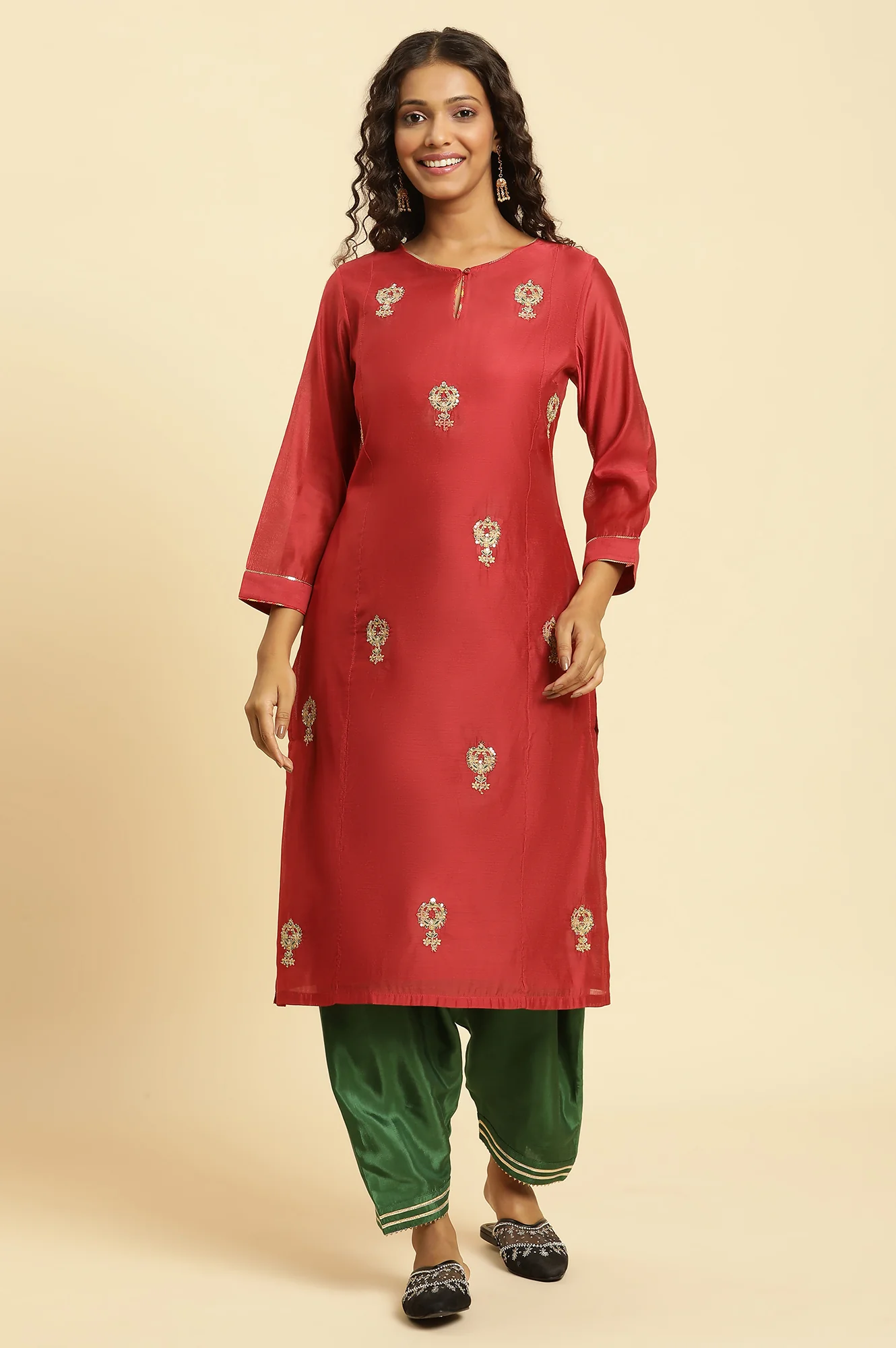 Red Solid Embroidered Dori Straight Chanderi Kurta - Image 2